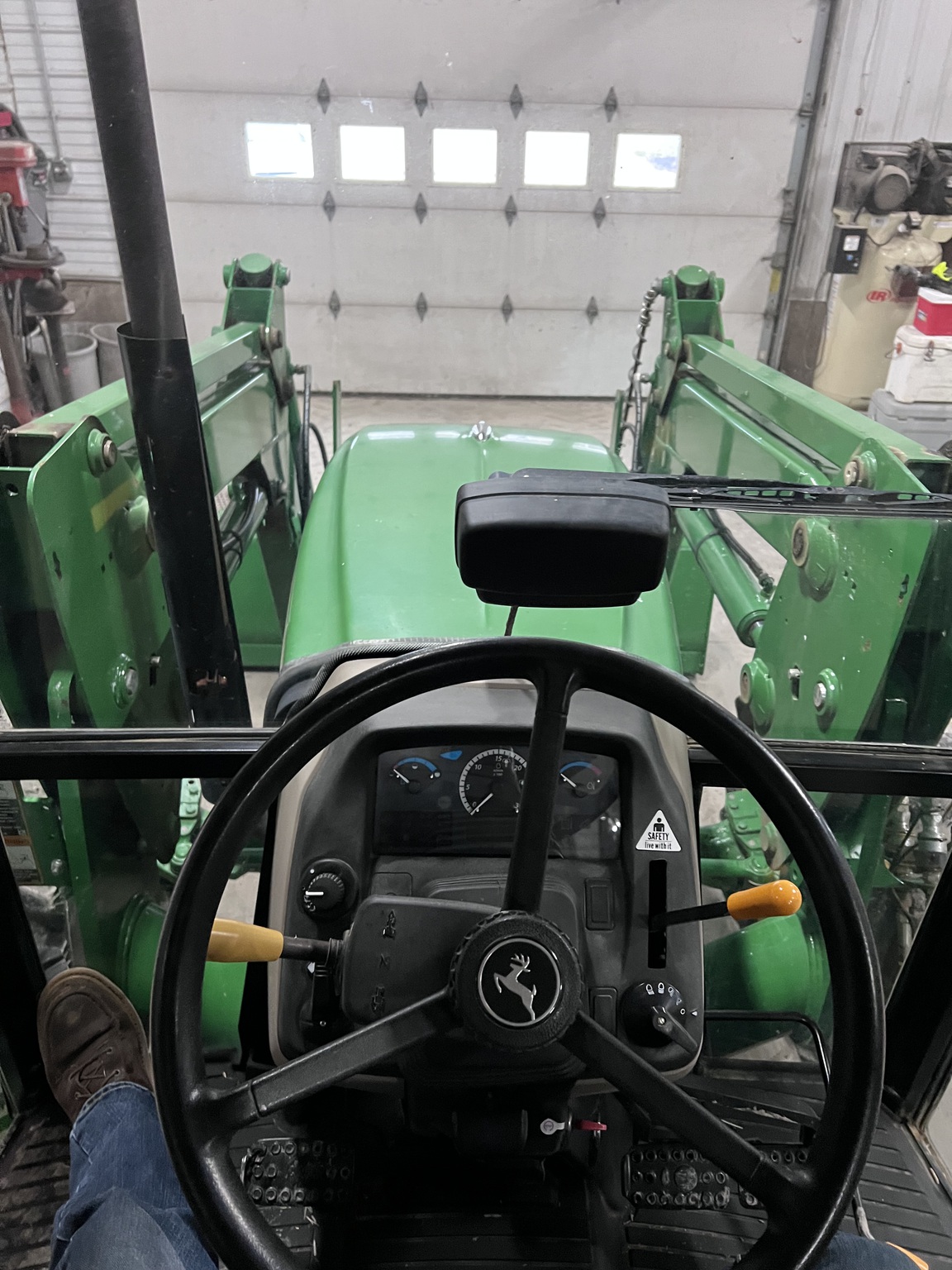 2014 John Deere 5065E Image 6