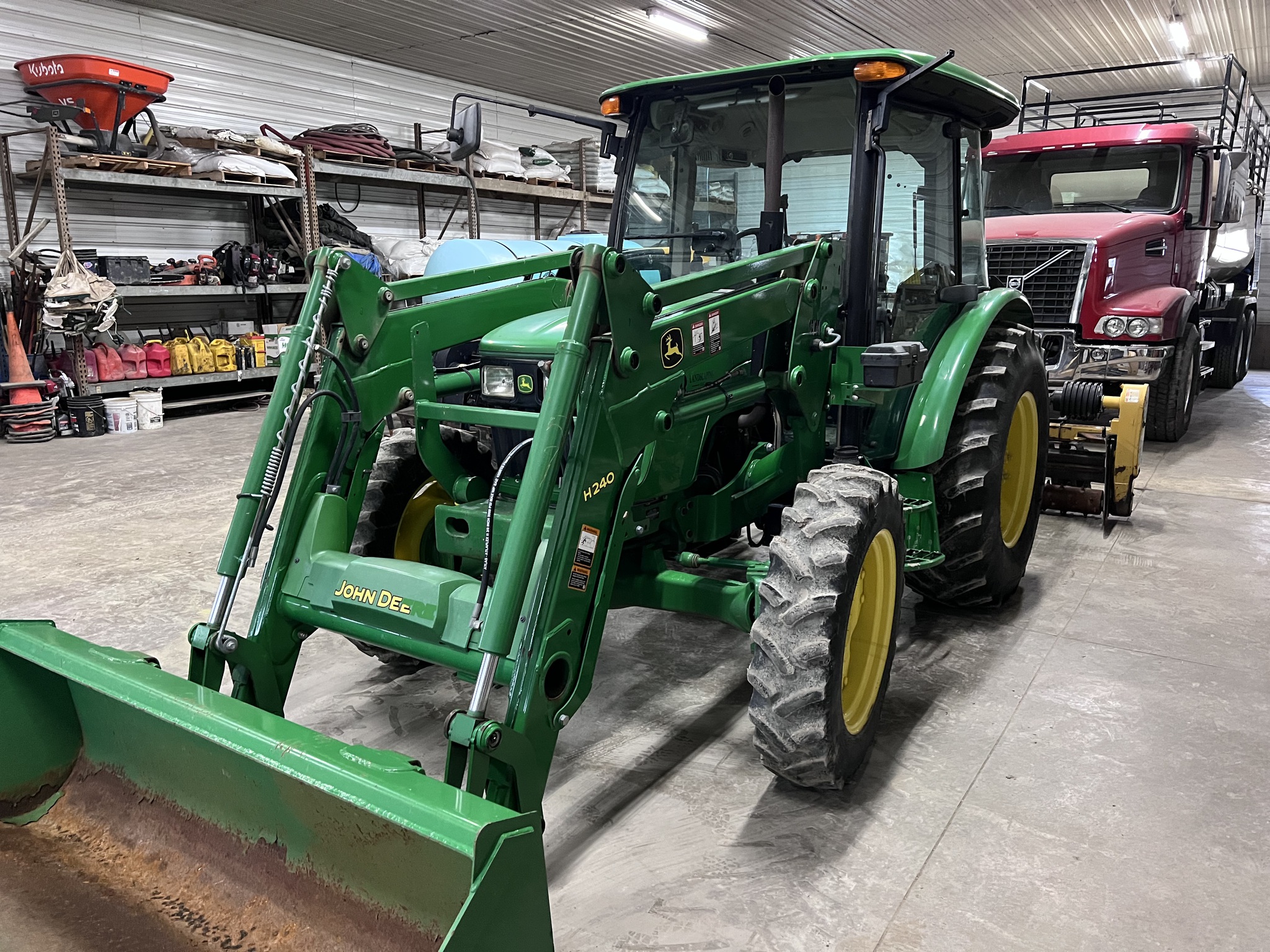 2014 John Deere 5065E Image 1