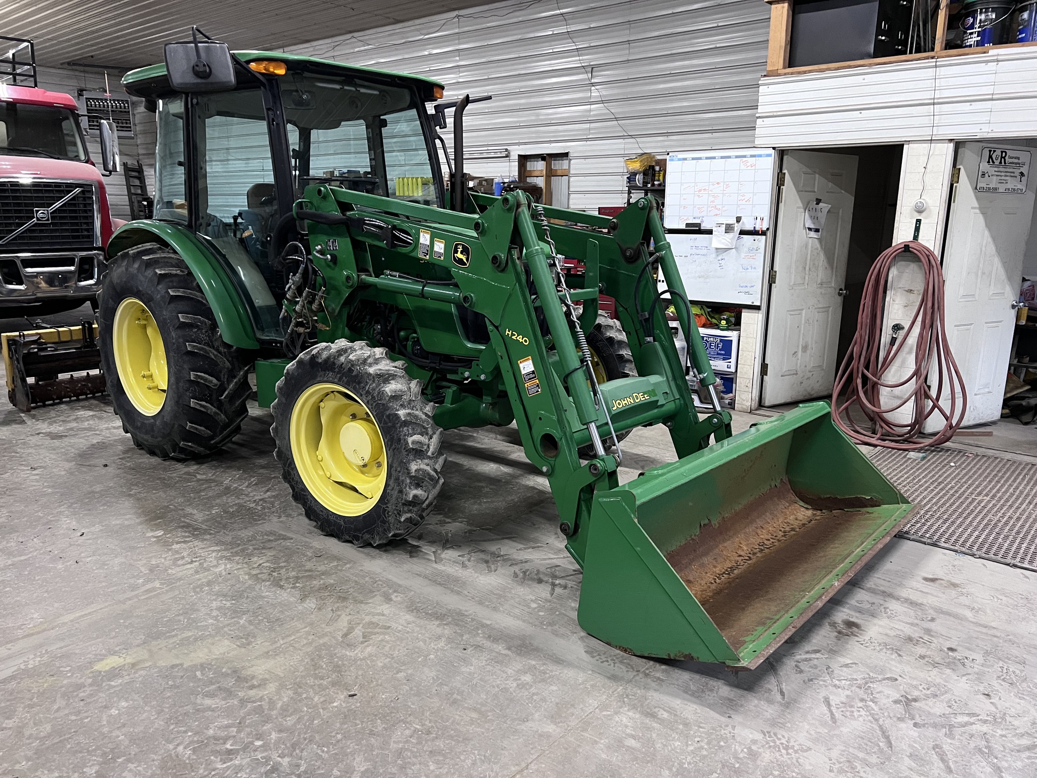 2014 John Deere 5065E Image 4