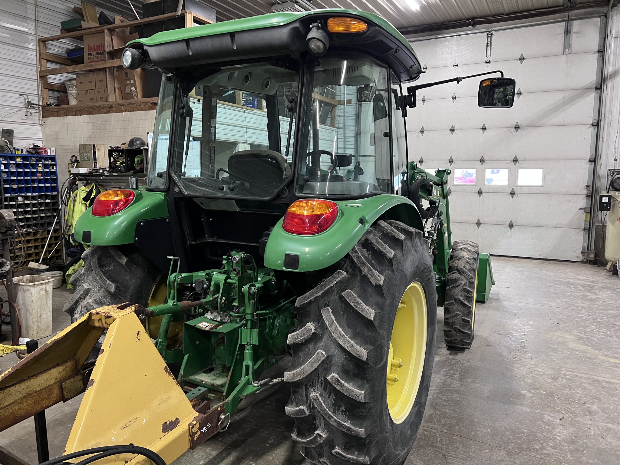 2014 John Deere 5065E Image 3