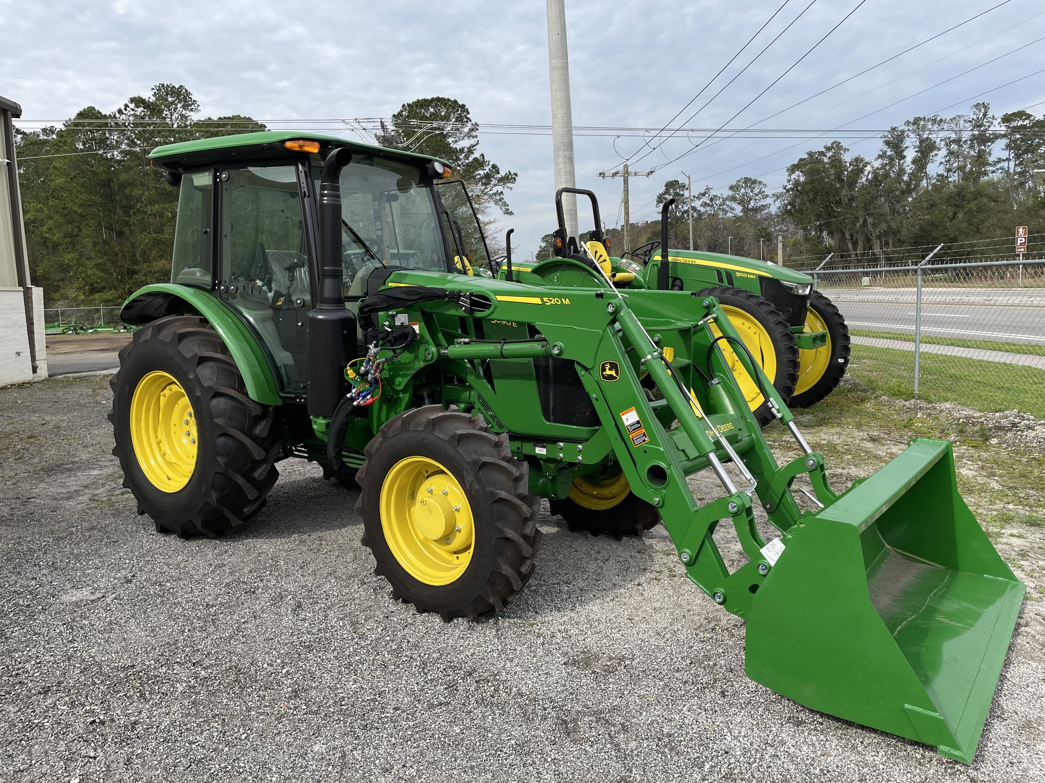 2023 John Deere 5090E Image 3