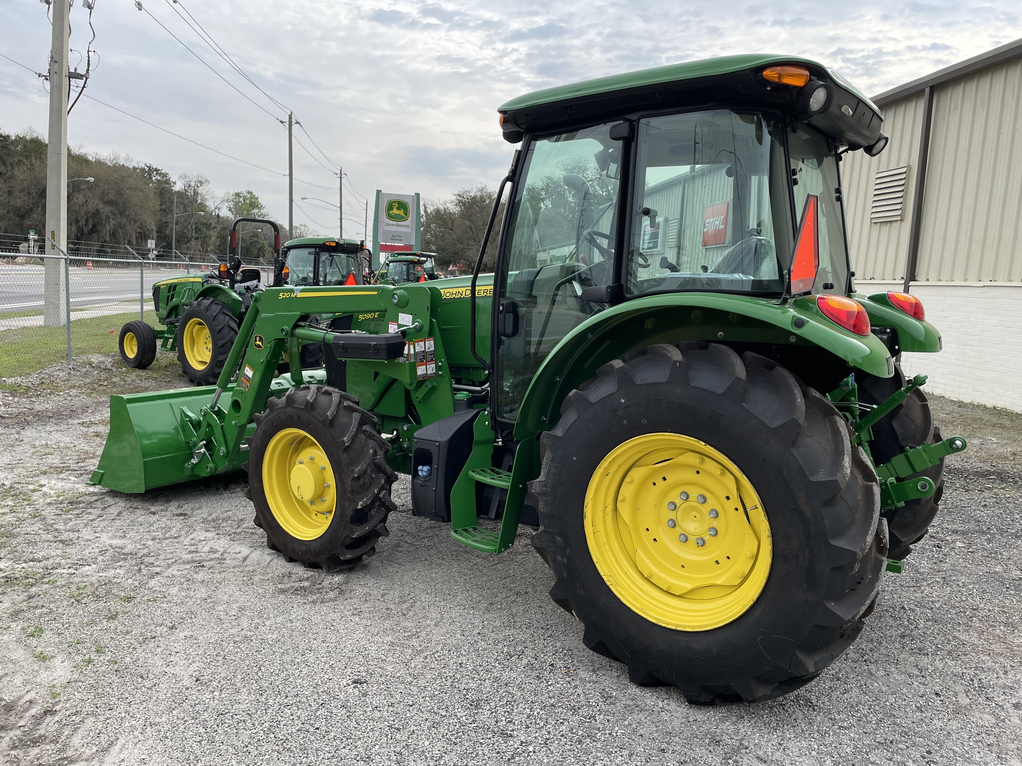 2023 John Deere 5090E Image 7