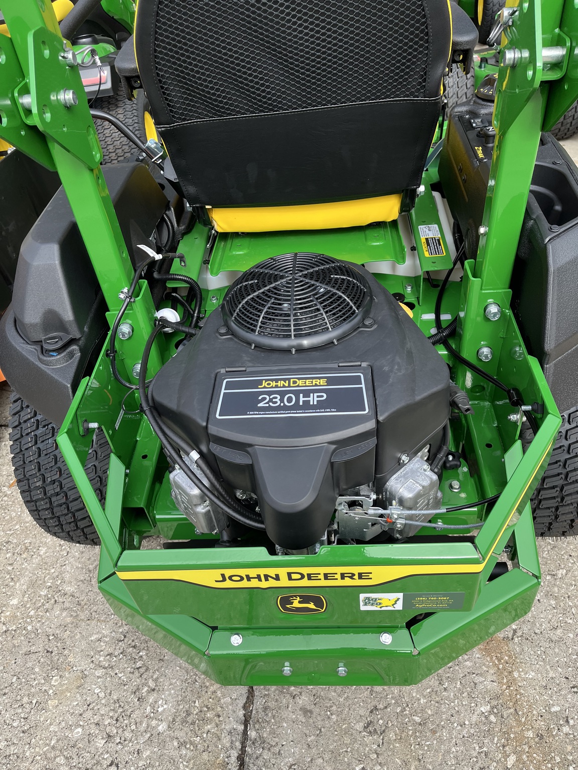 2025 John Deere Z720E Image 3