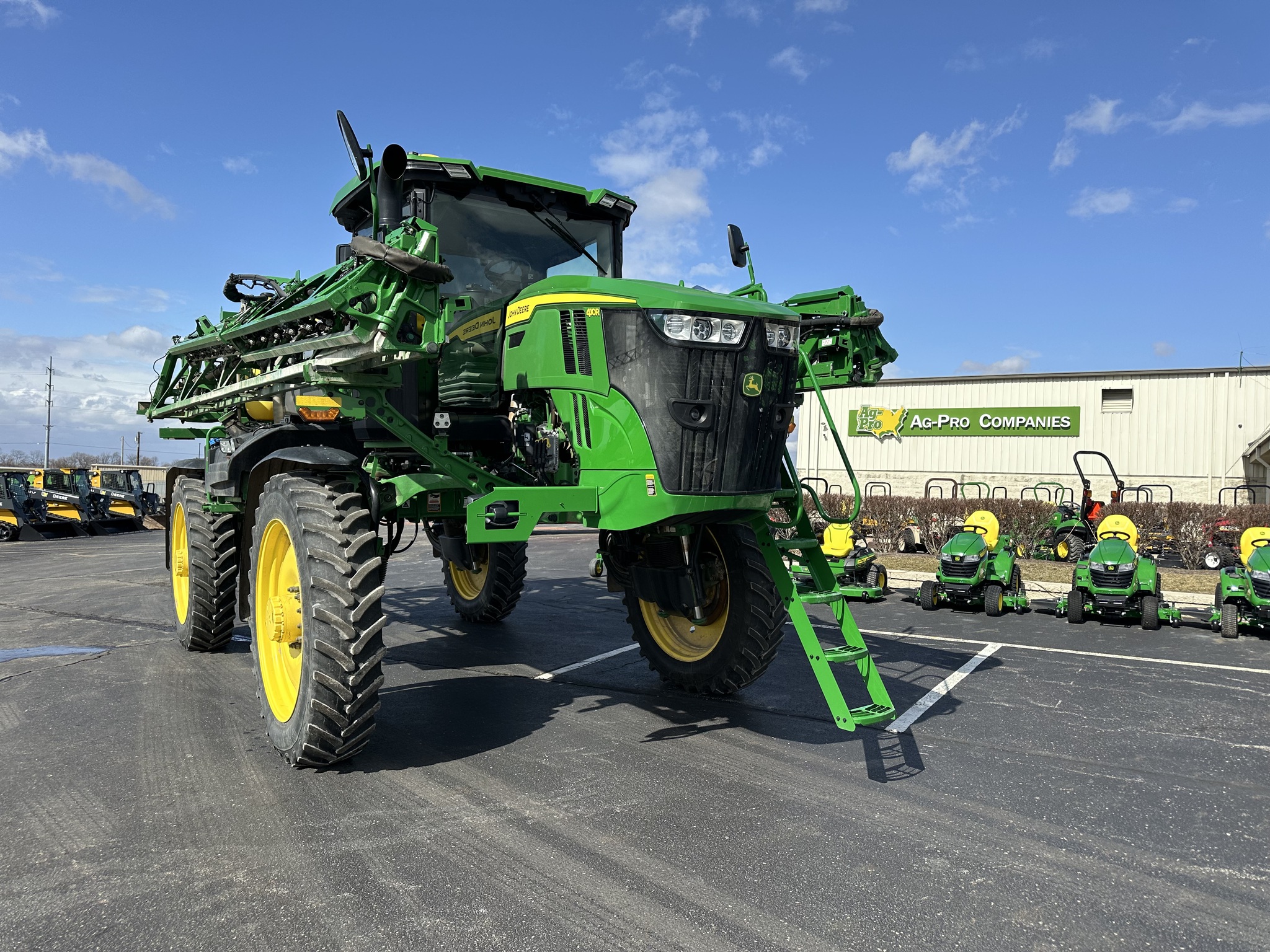 2024 John Deere 410R Image 1