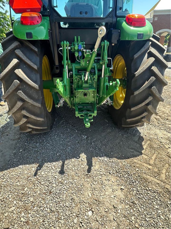 2023 John Deere 6105E Image 3