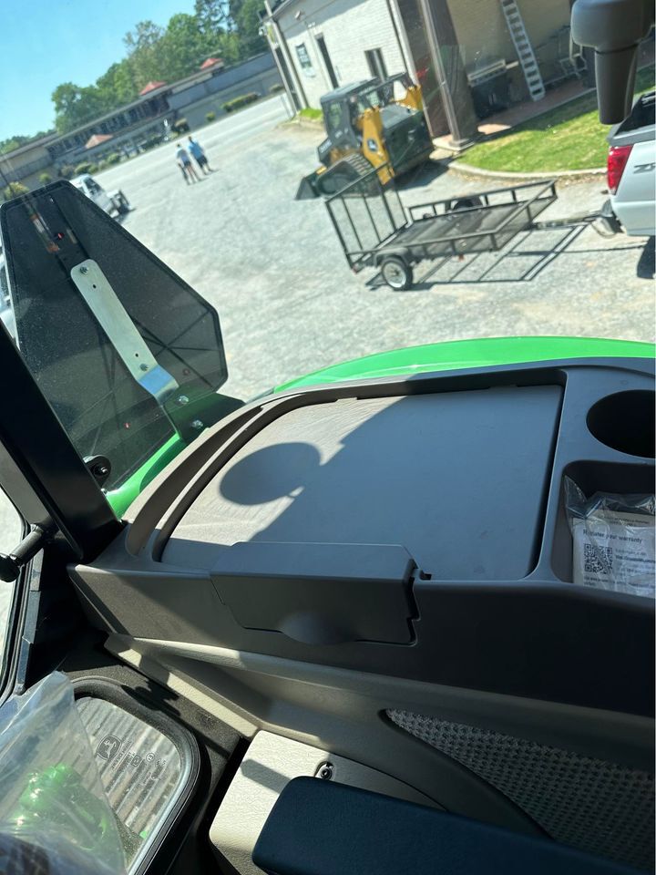 2023 John Deere 6105E Image 14