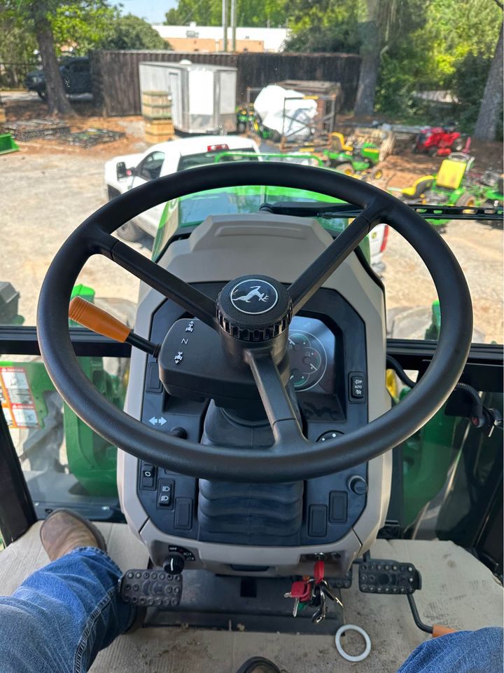 2023 John Deere 6105E Image 11