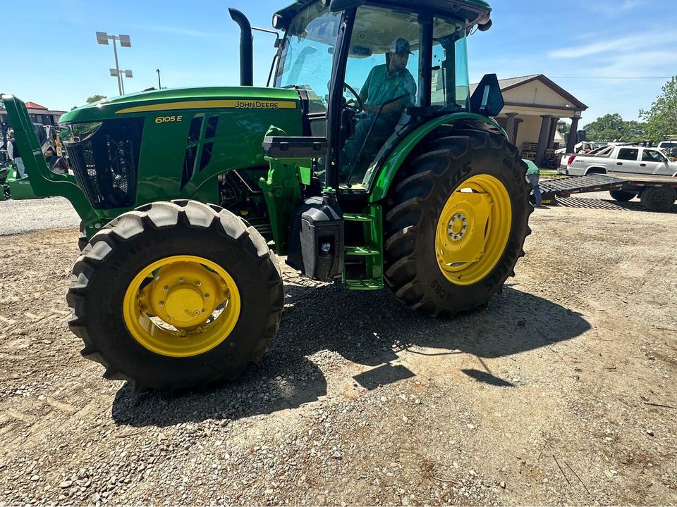 2023 John Deere 6105E Image 1