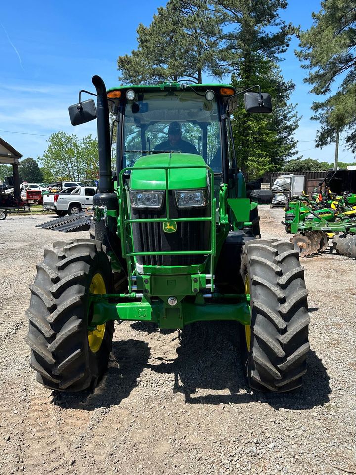 2023 John Deere 6105E Image 8
