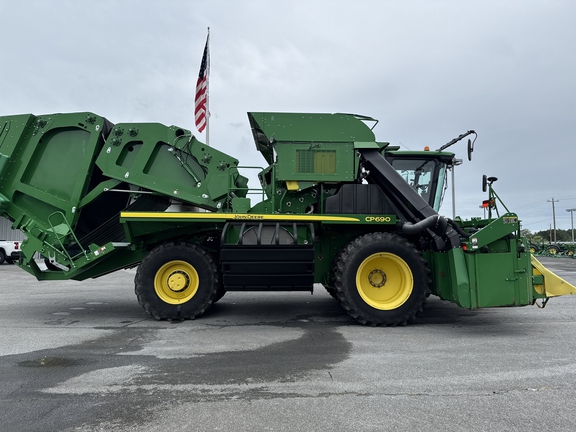 2021 John Deere CP690
