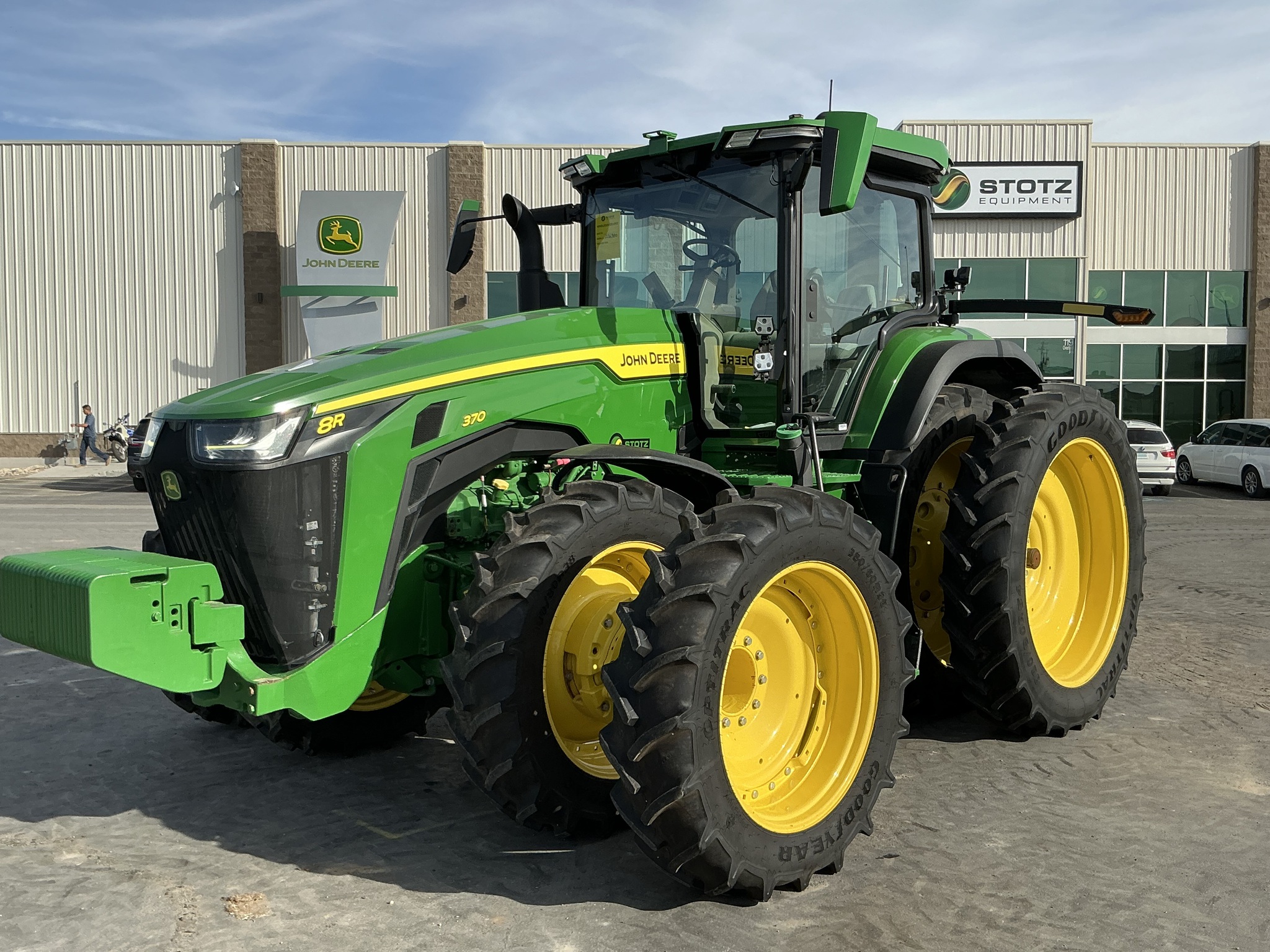 2023 John Deere 8R 370 Image 1