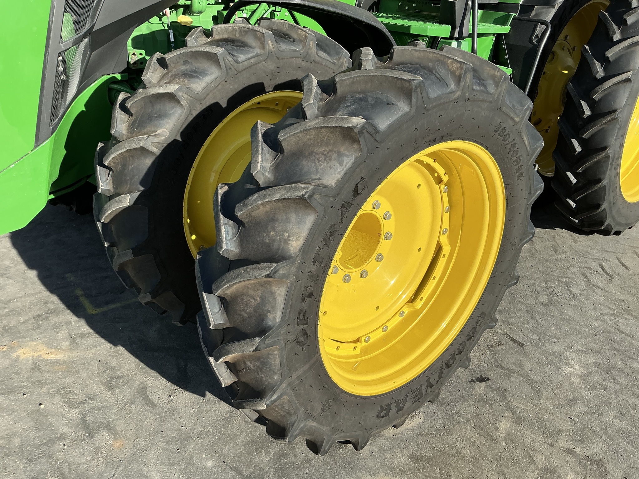 2023 John Deere 8R 370 Image 13