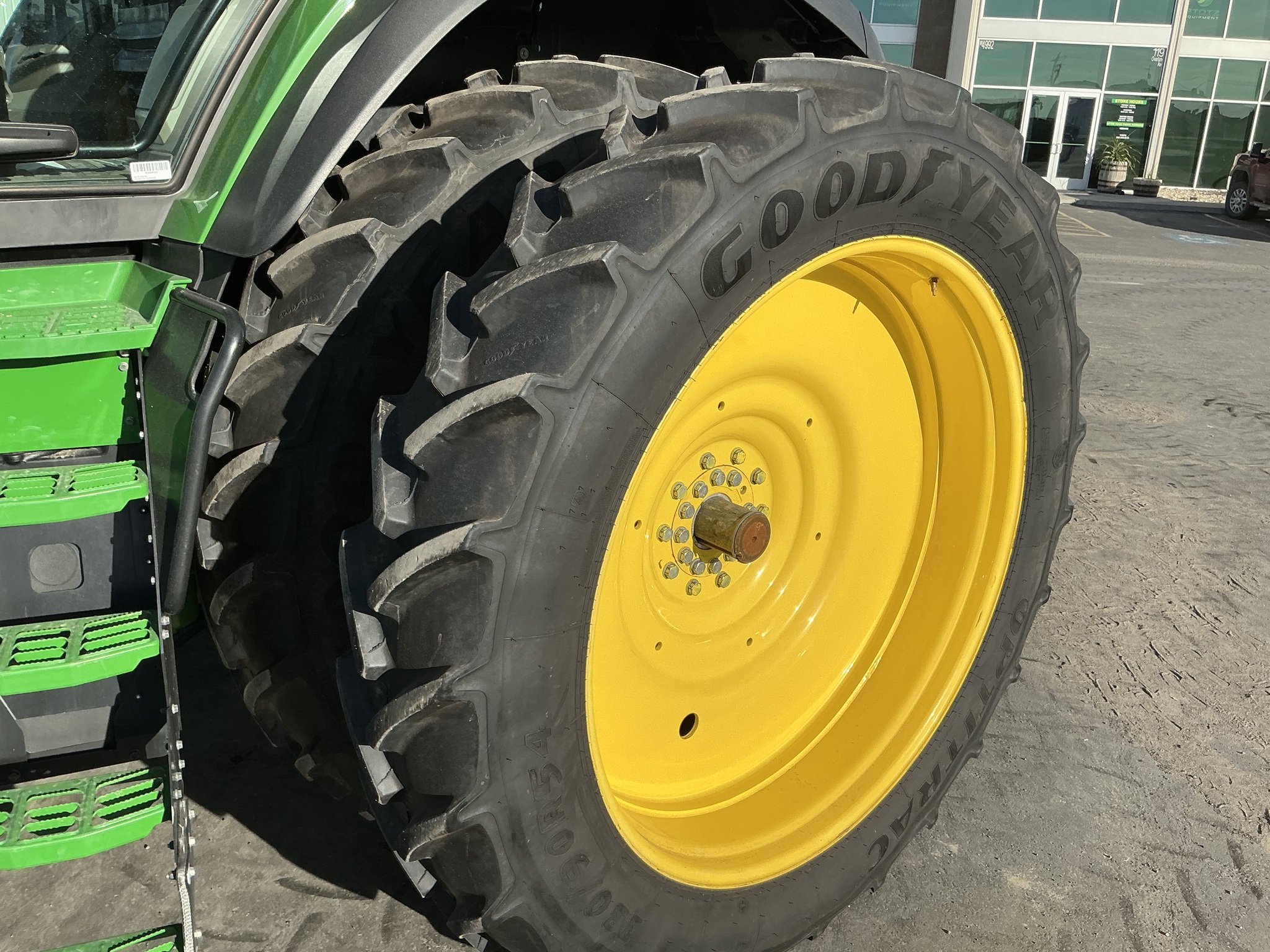 2023 John Deere 8R 370 Image 12
