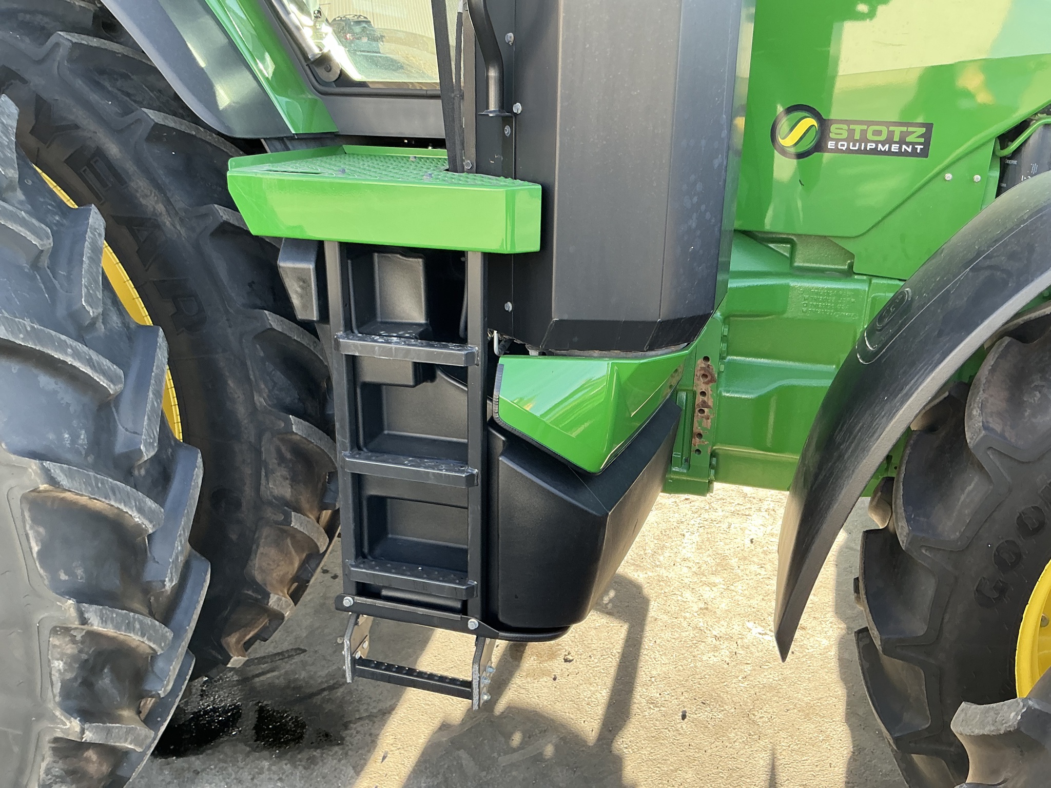 2023 John Deere 8R 370 Image 17