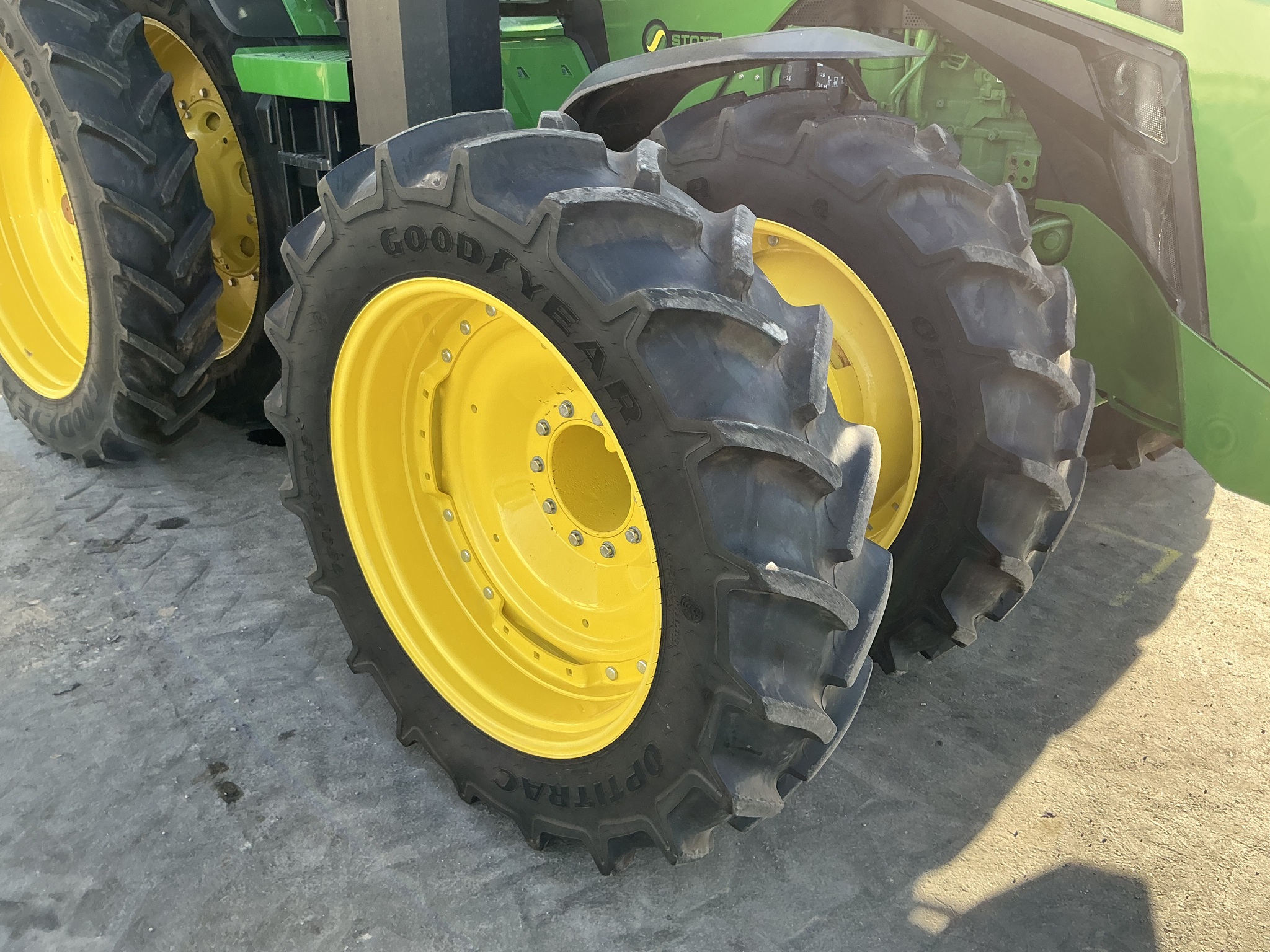 2023 John Deere 8R 370 Image 24
