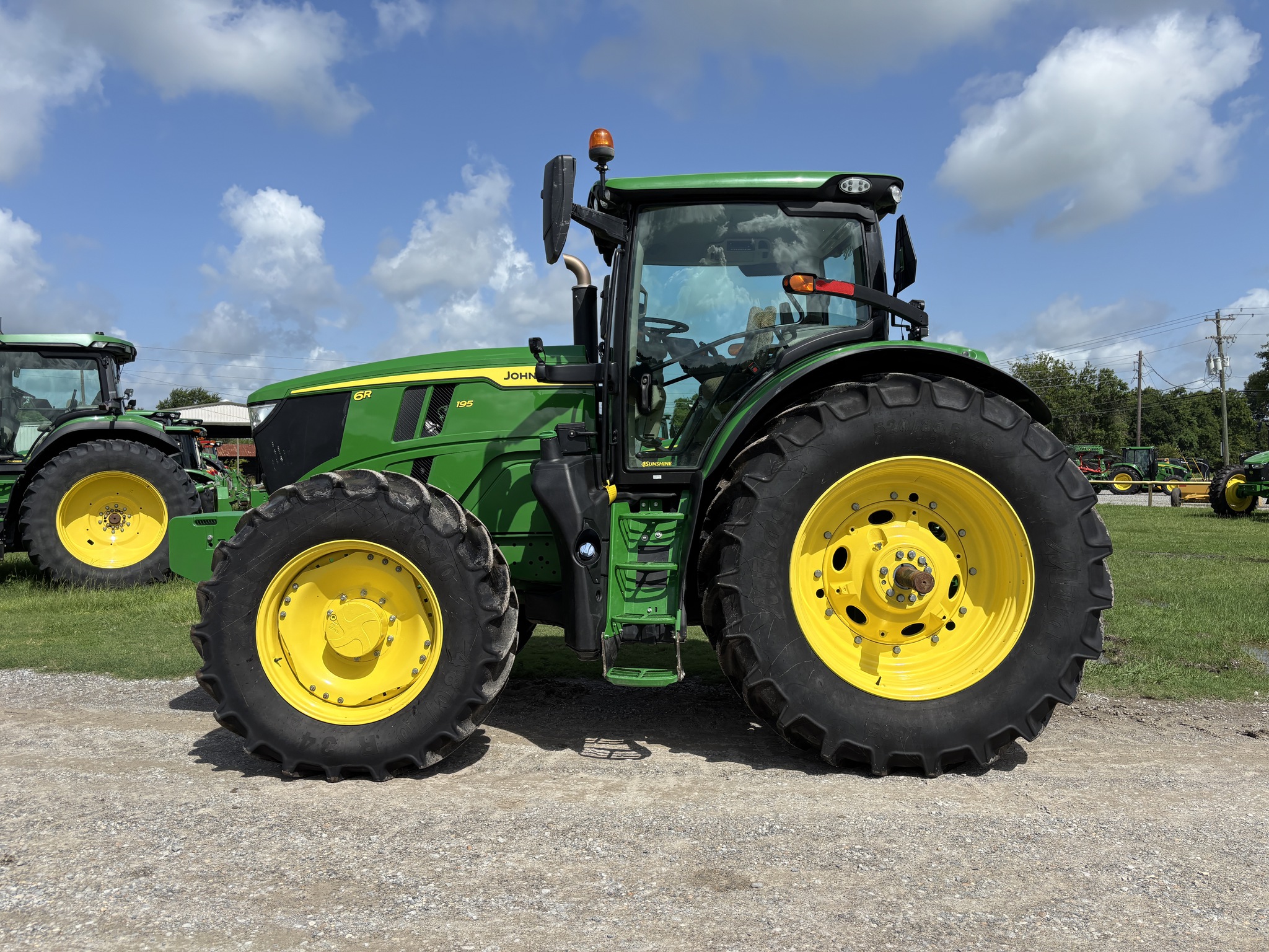2024 John Deere 6R 195 Image 2