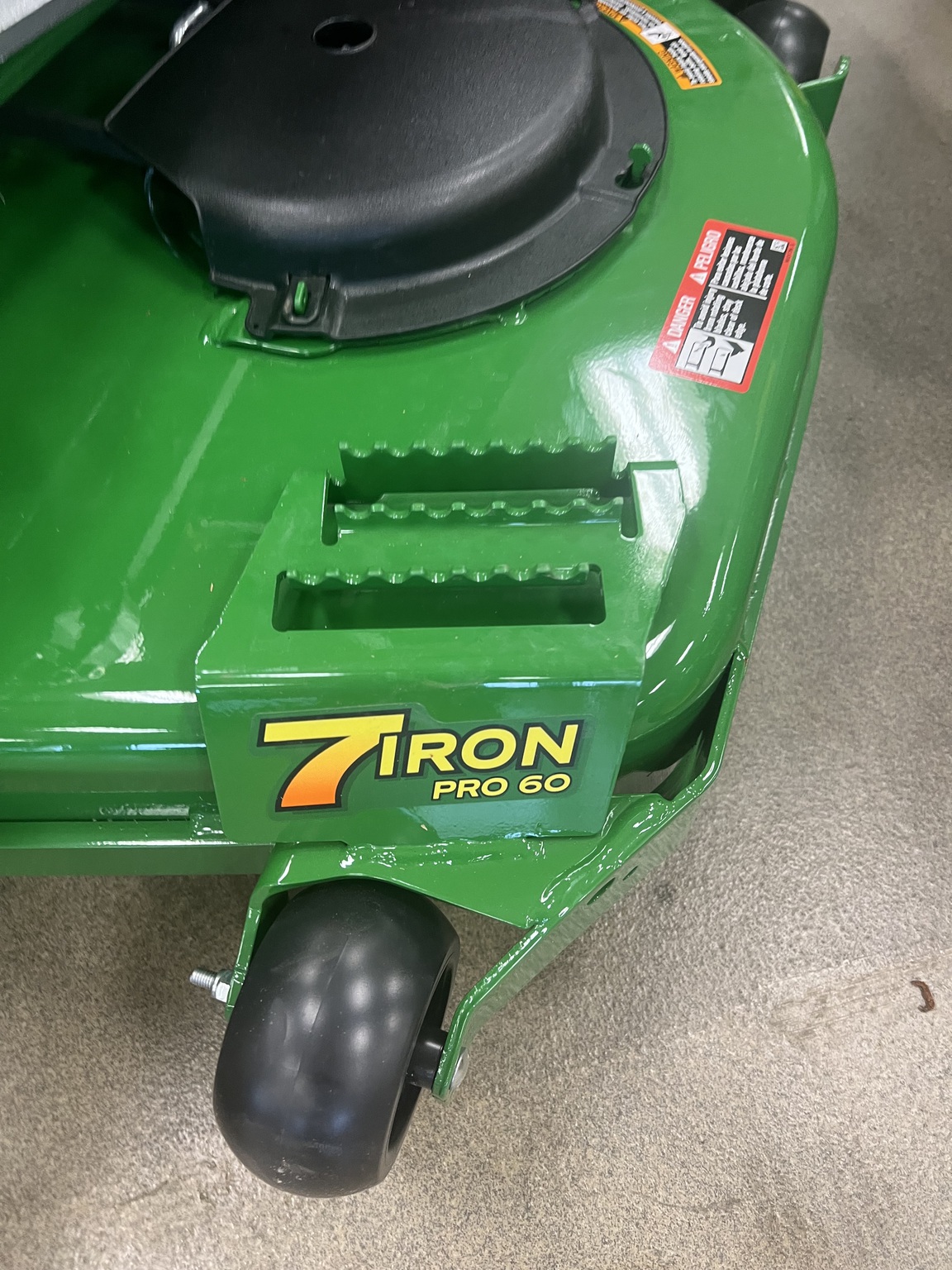 2025 John Deere Z950M Image 3