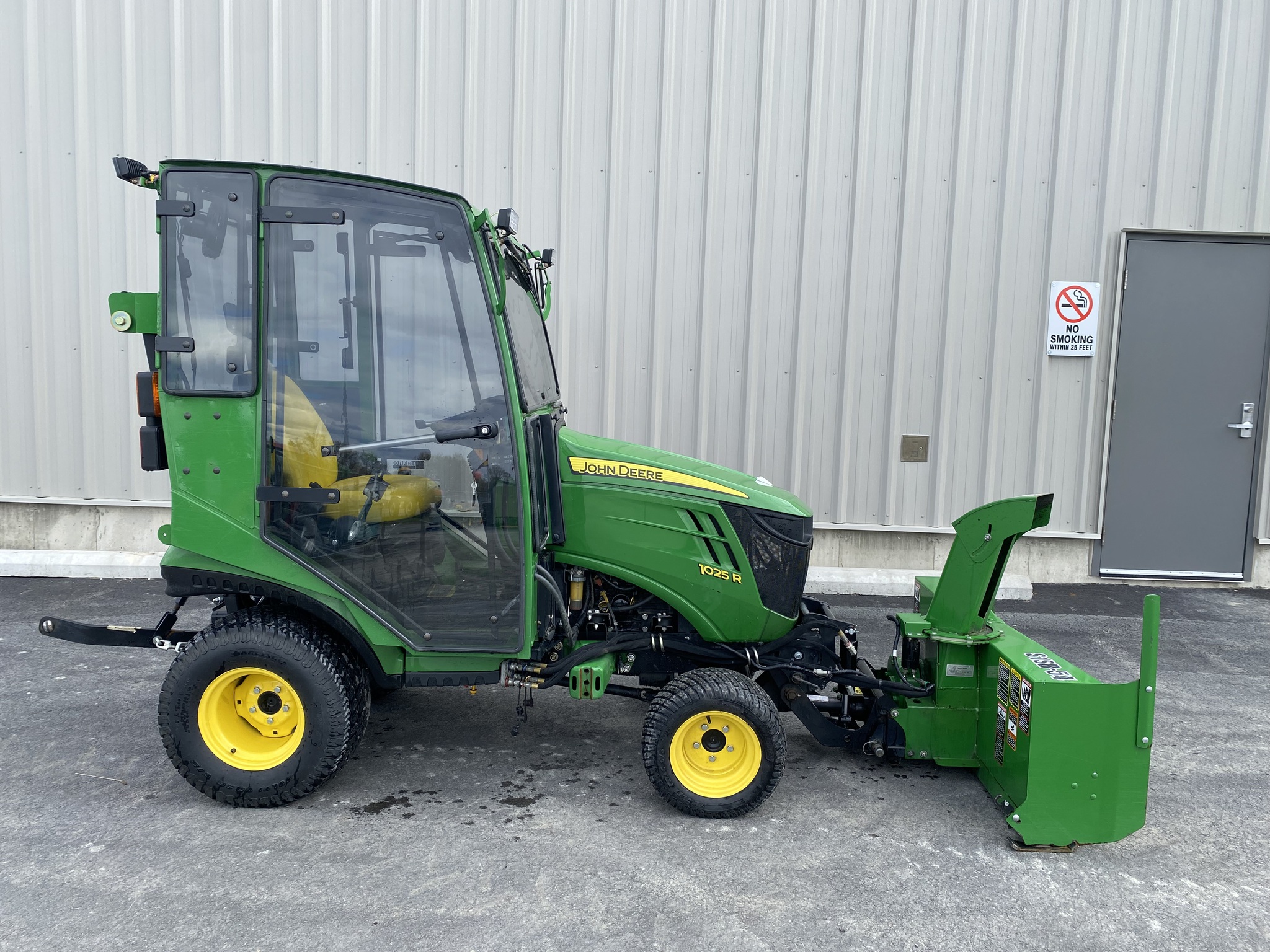 2015 John Deere 1025R Image 4