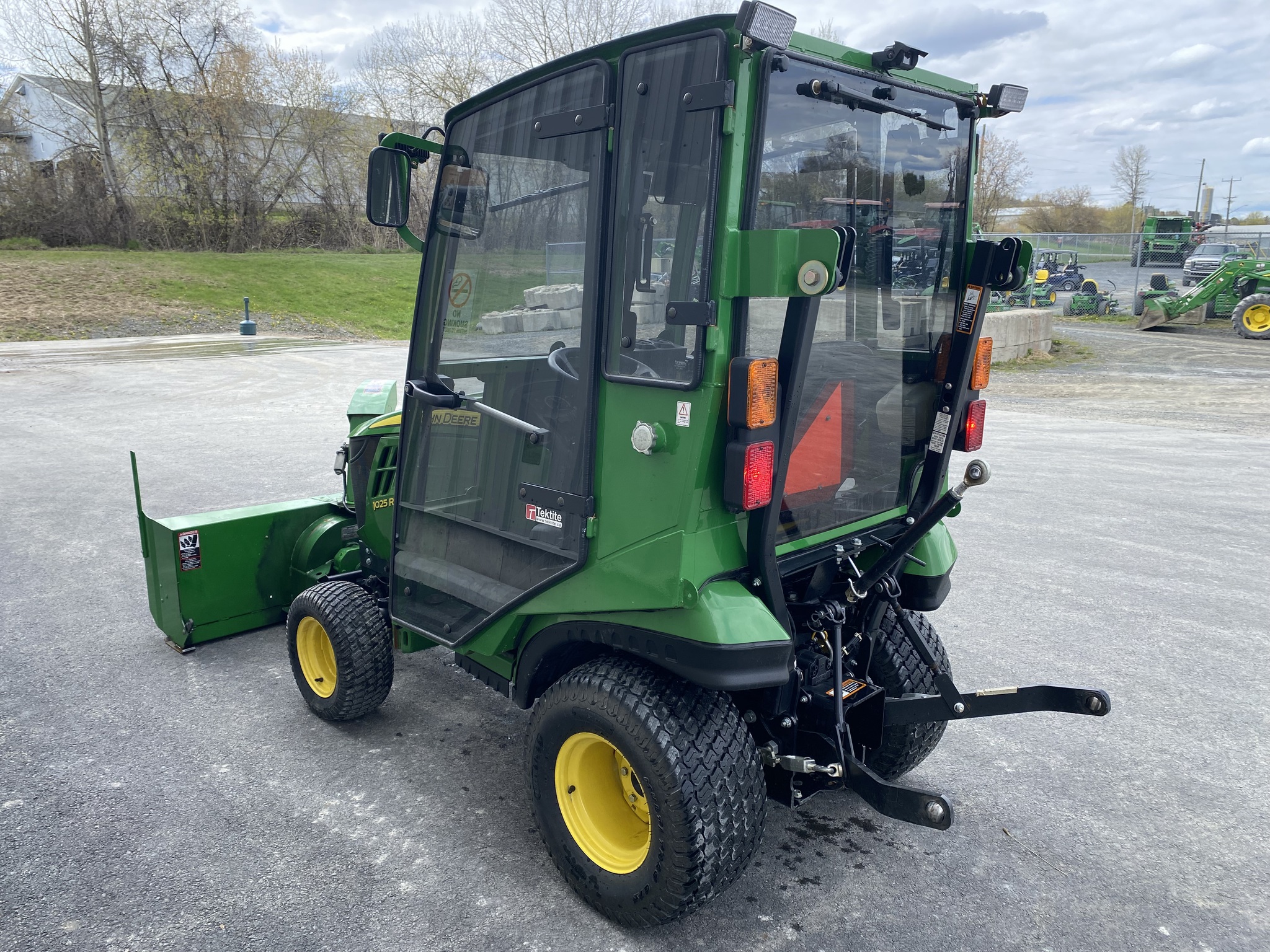 2015 John Deere 1025R Image 3