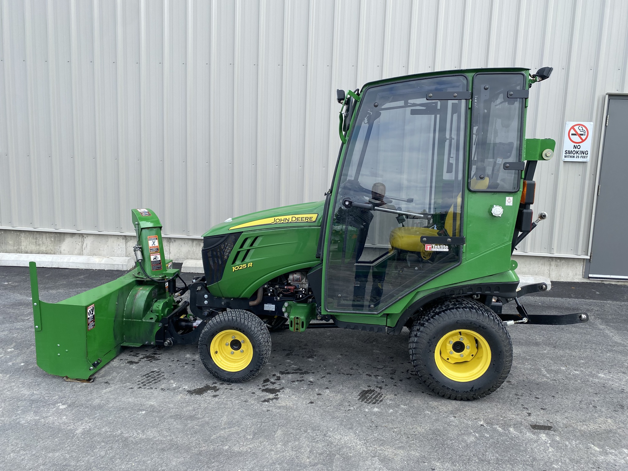 2015 John Deere 1025R Image 1