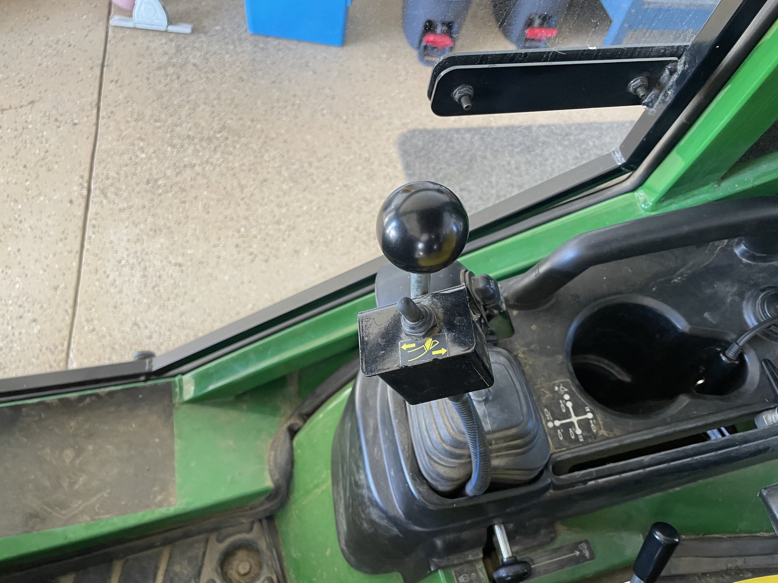 2015 John Deere 1025R Image 12