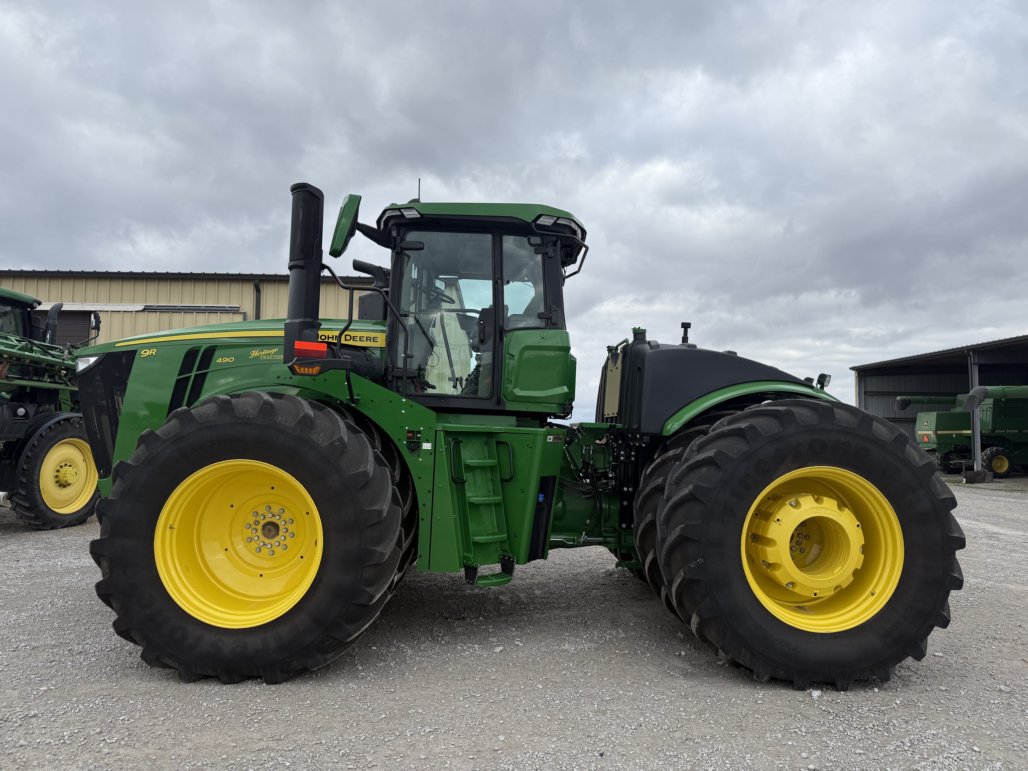  2025 John Deere 9R 490 at Heritage Tractor in Nevada, MO