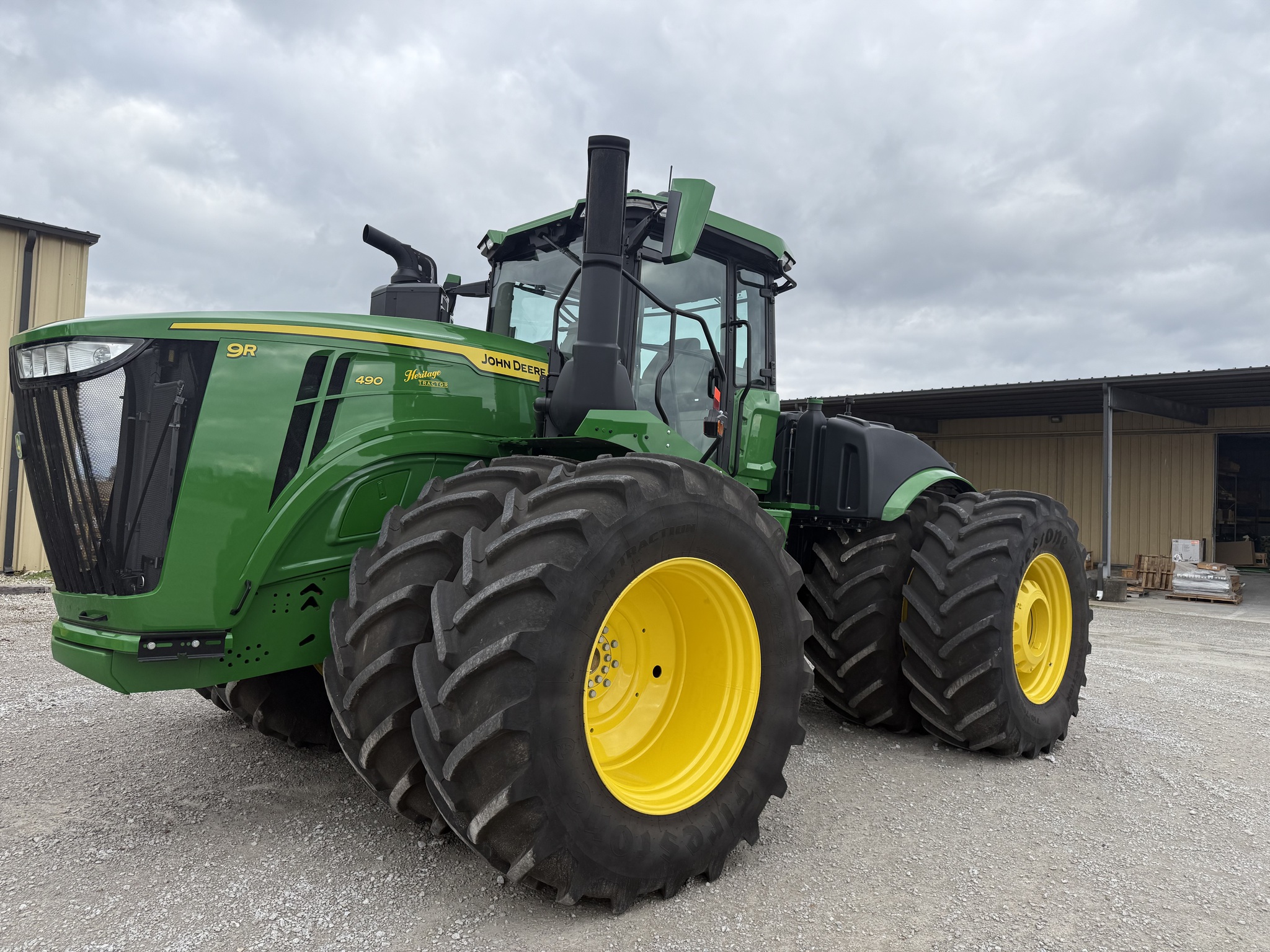 2025 John Deere 9R 490 at Heritage Tractor in Nevada, MO