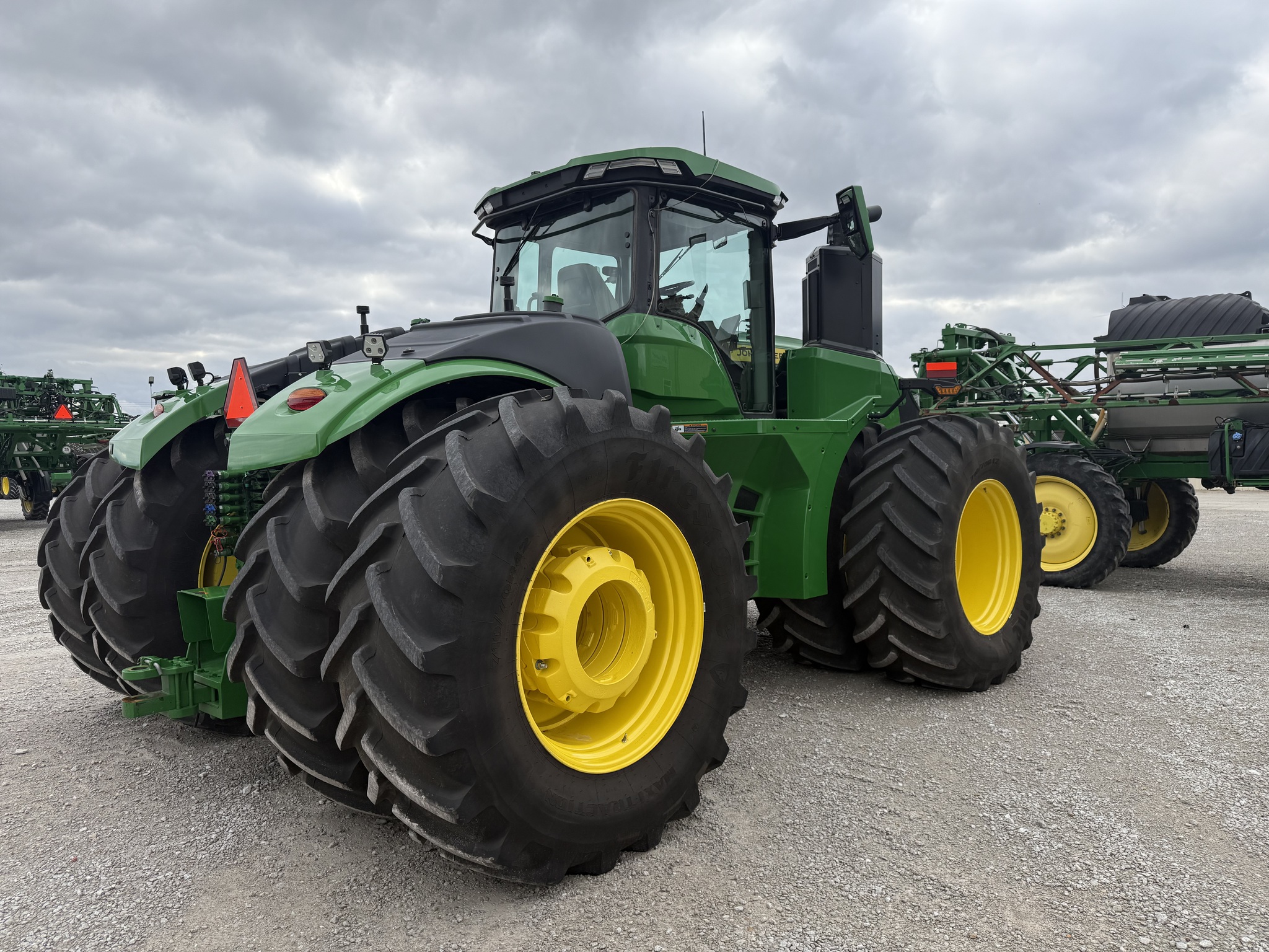  2025 John Deere 9R 490 at Heritage Tractor in Nevada, MO