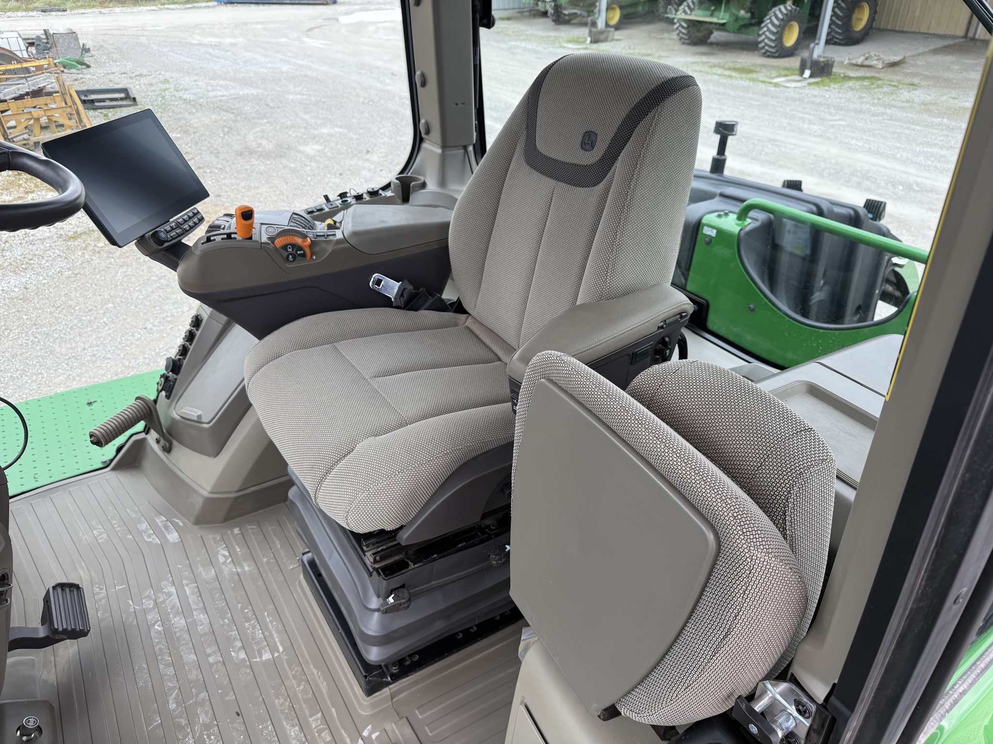  2025 John Deere 9R 490 at Heritage Tractor in Nevada, MO