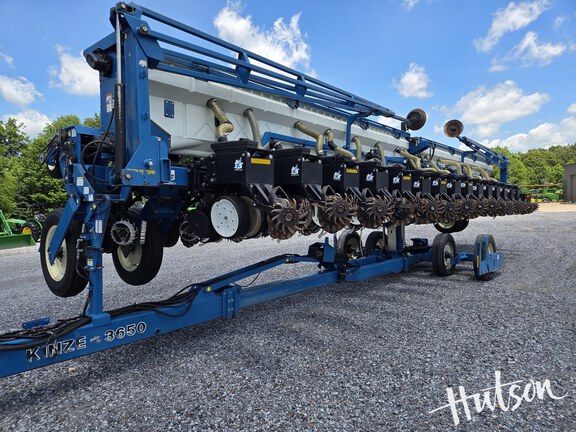 Photo of 2003 Kinze 3650
