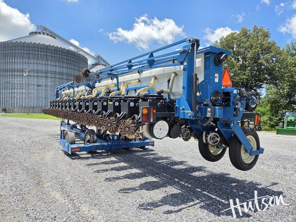 Photo of 2003 Kinze 3650