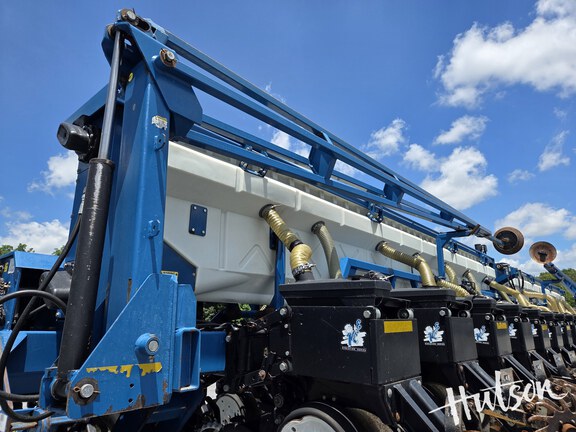 Photo of 2003 Kinze 3650