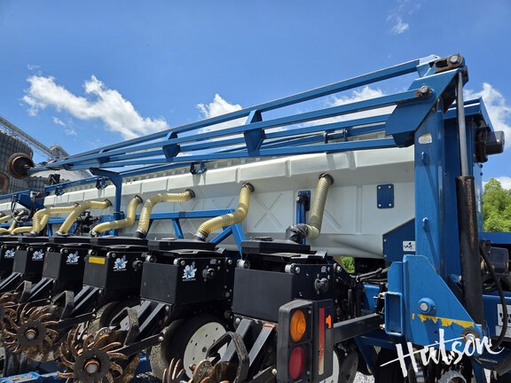 Photo of 2003 Kinze 3650