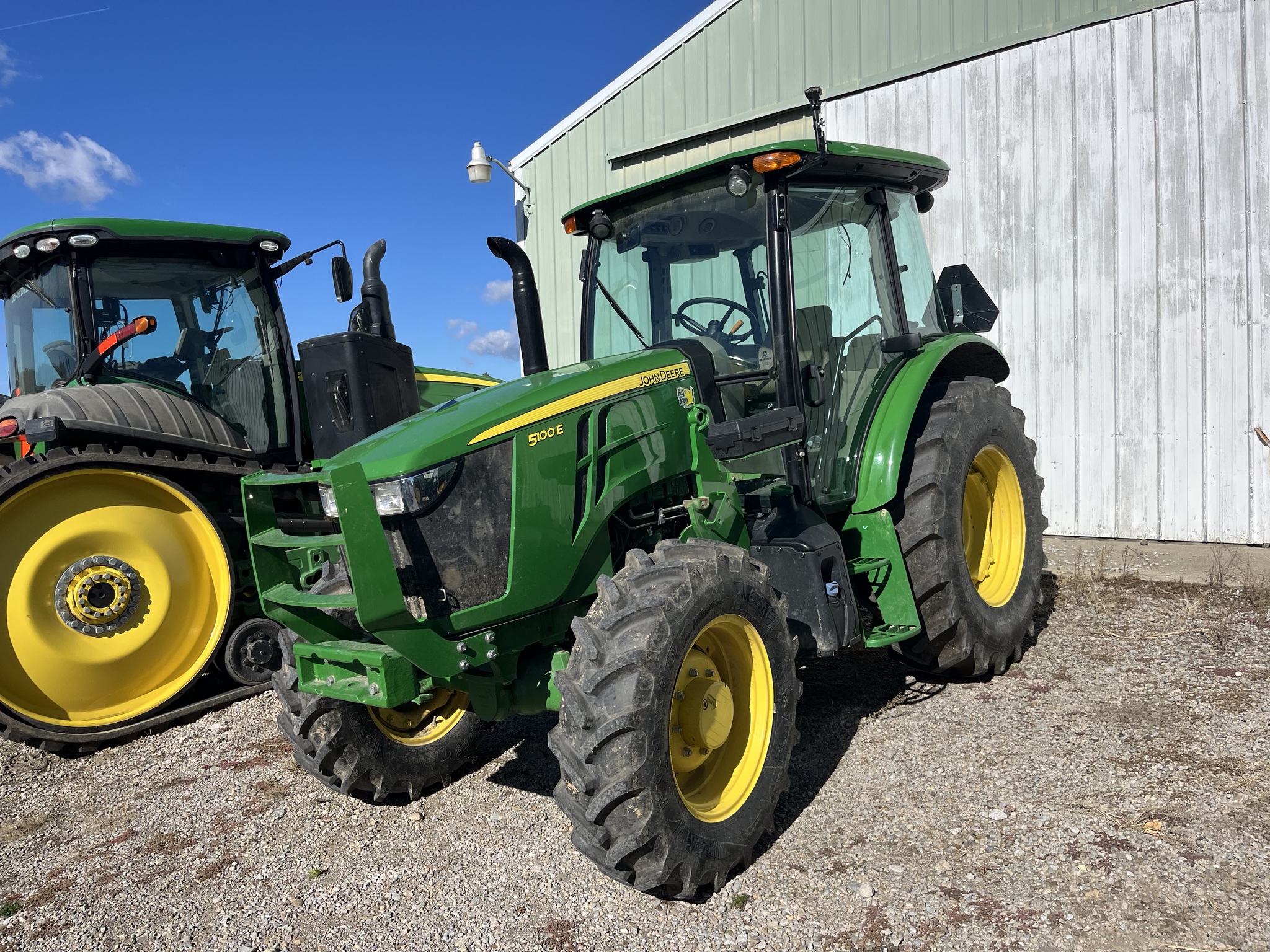 2023 John Deere 5100E Image 1
