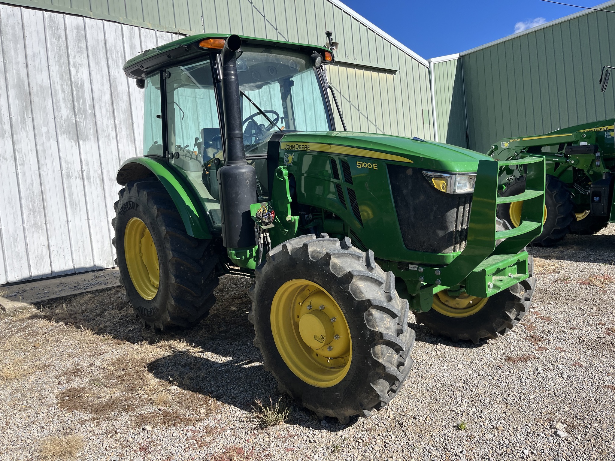 2023 John Deere 5100E Image 4