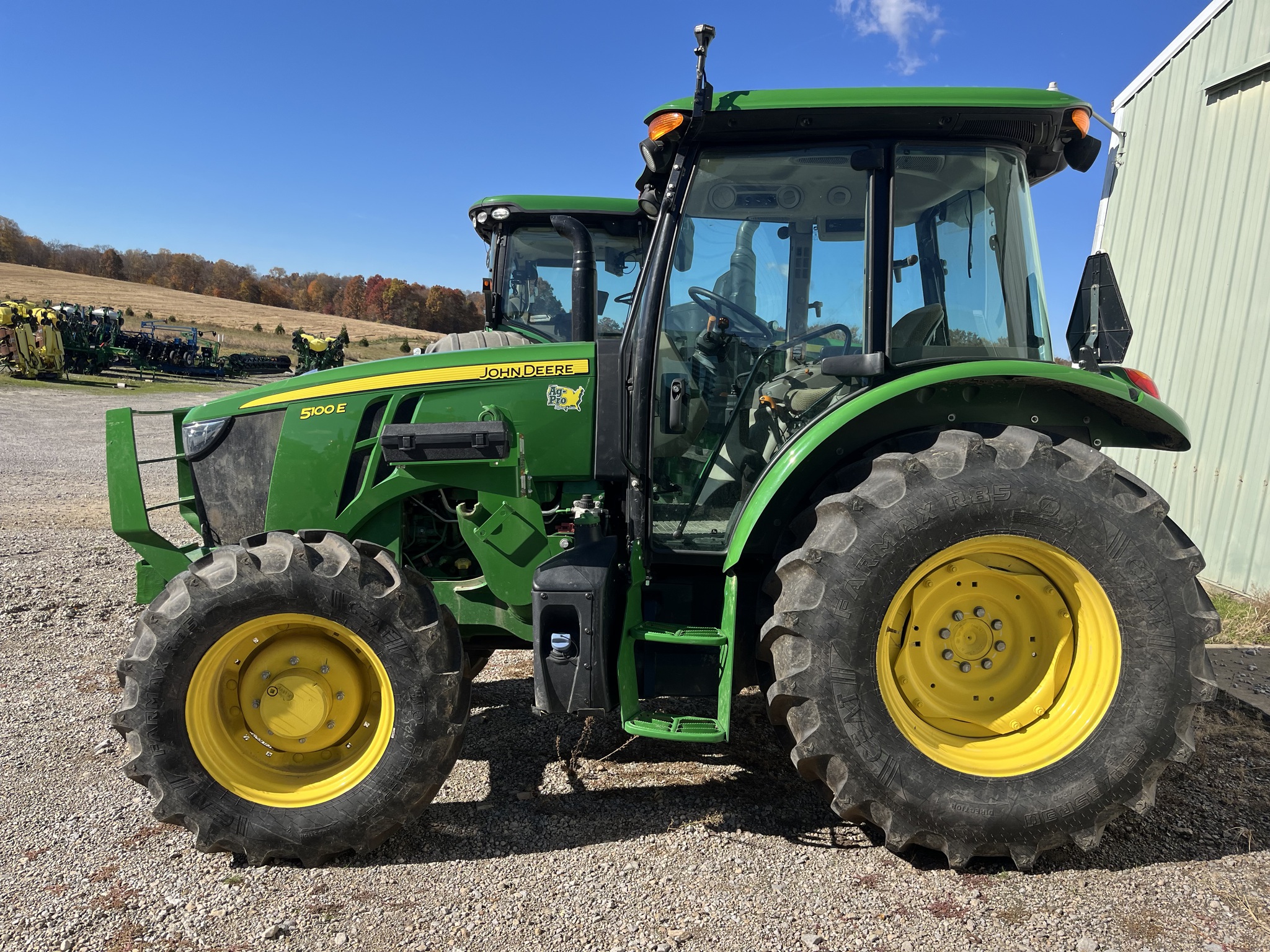 2023 John Deere 5100E Image 6