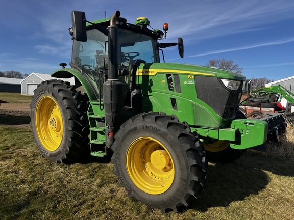  John Deere 6R 215