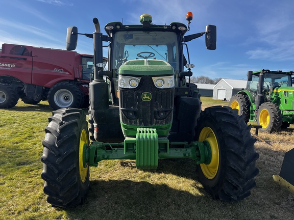2025 John Deere 6R 215 - Photo8