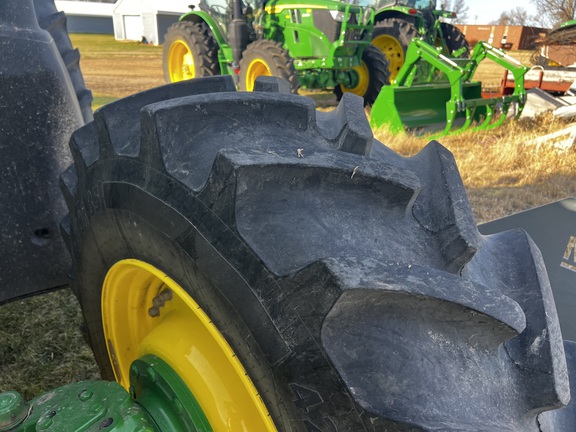 2025 John Deere 6R 215 - Photo10