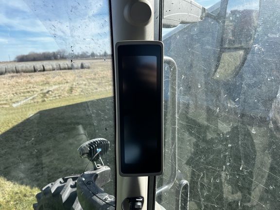 2025 John Deere 6R 215 - Photo30