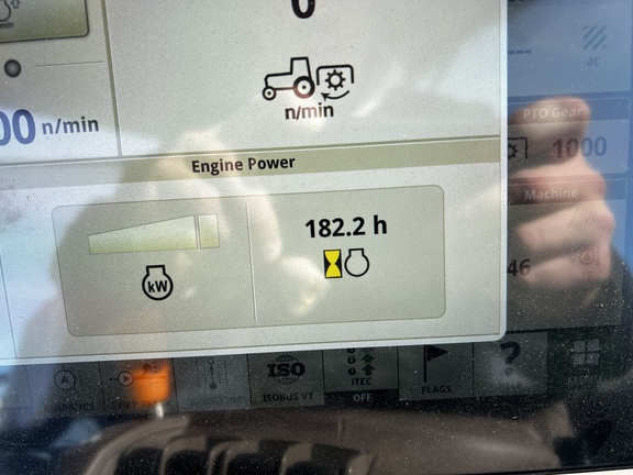 2025 John Deere 6R 215 - Photo32