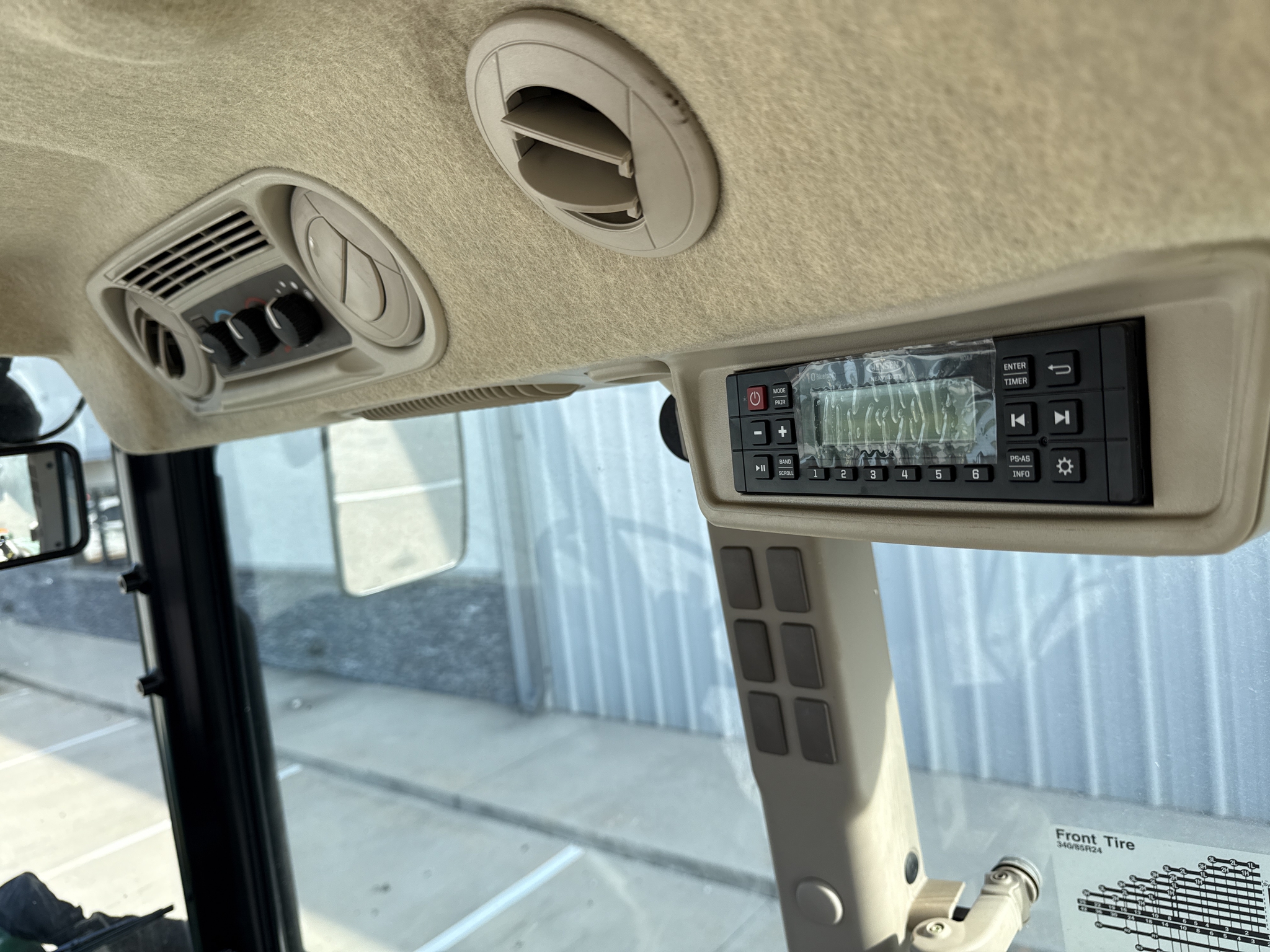 2024 John Deere 6120E Cab Image 28