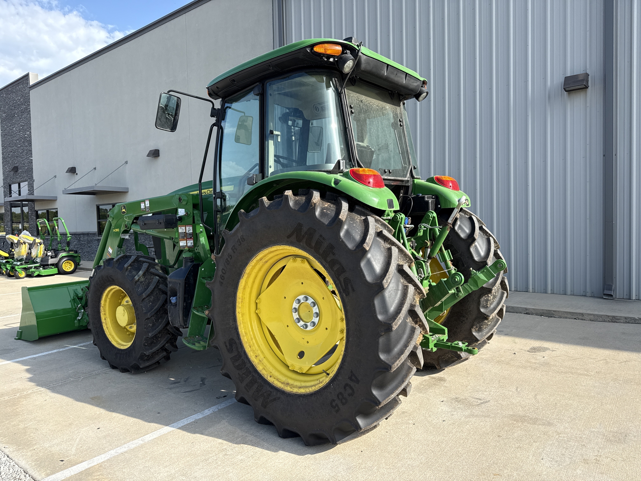 2024 John Deere 6120E Cab Image 17