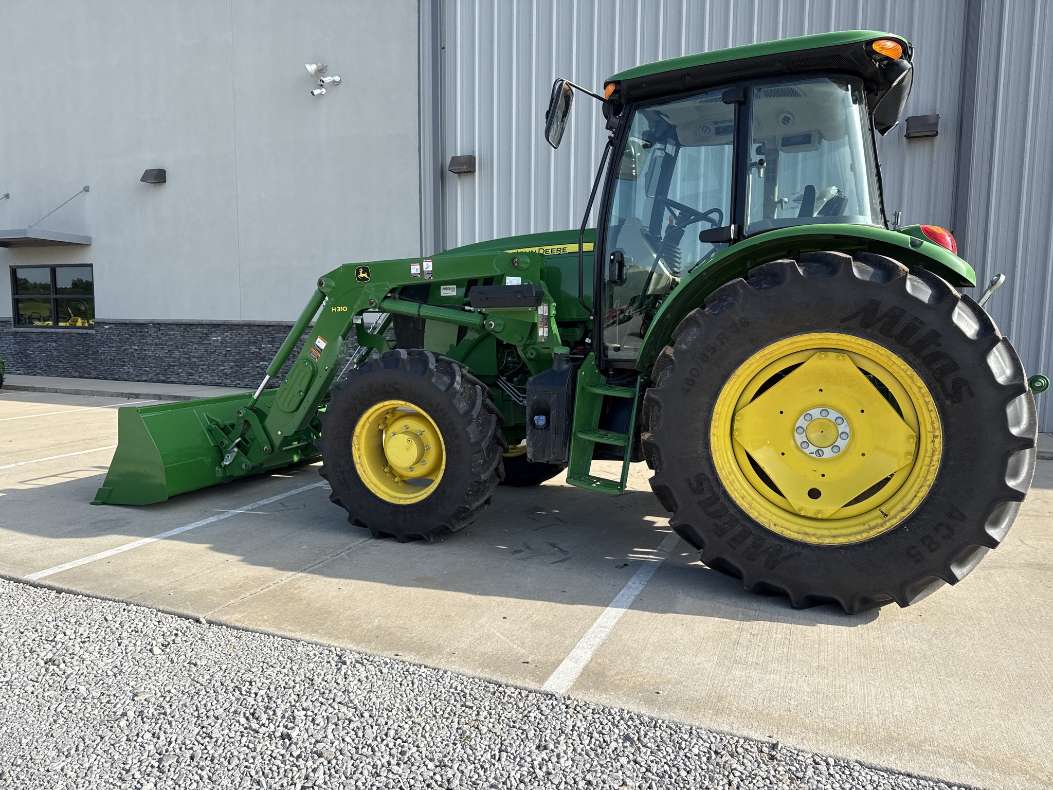 2024 John Deere 6120E Cab Image 21