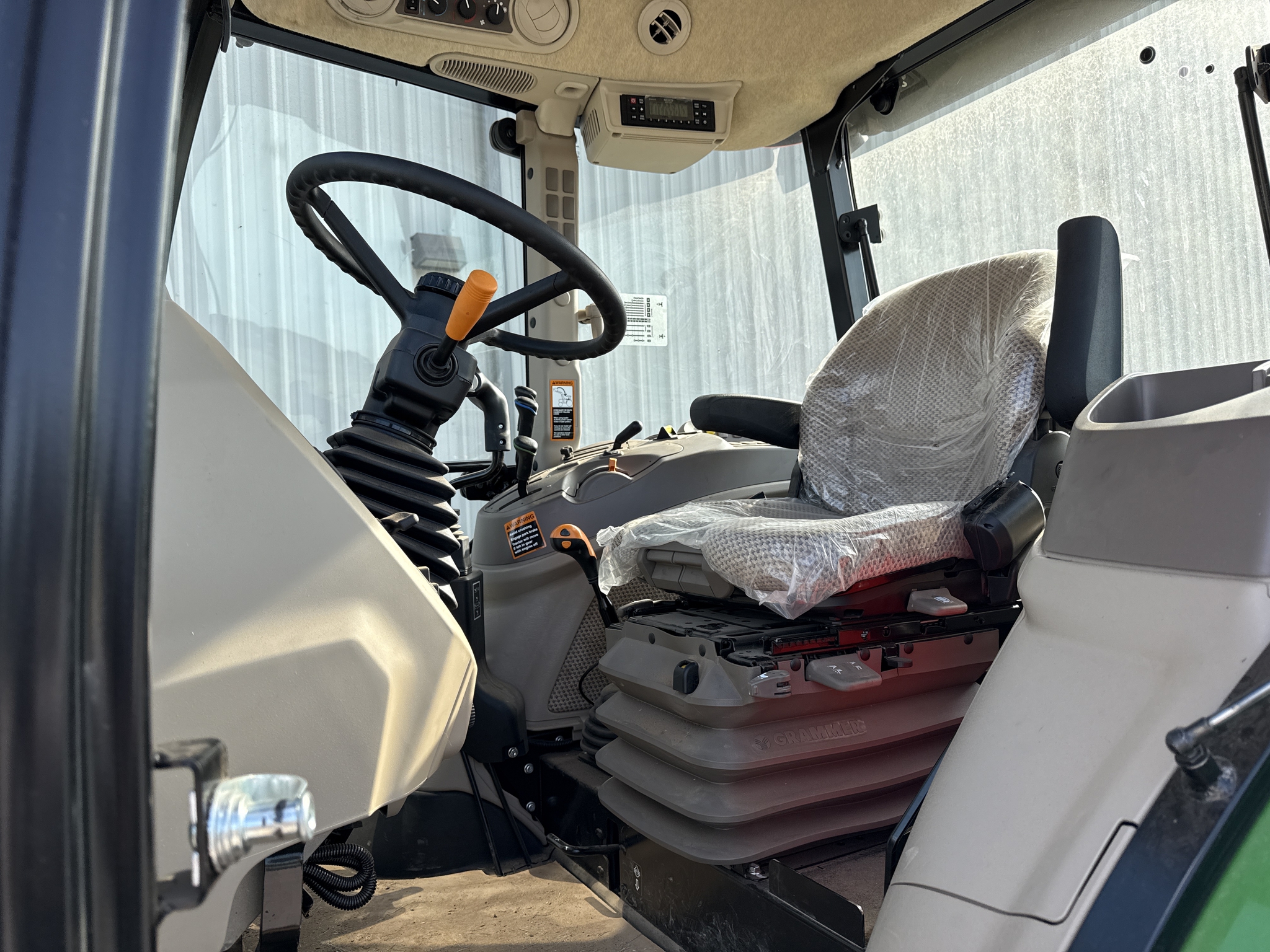 2024 John Deere 6120E Cab Image 25