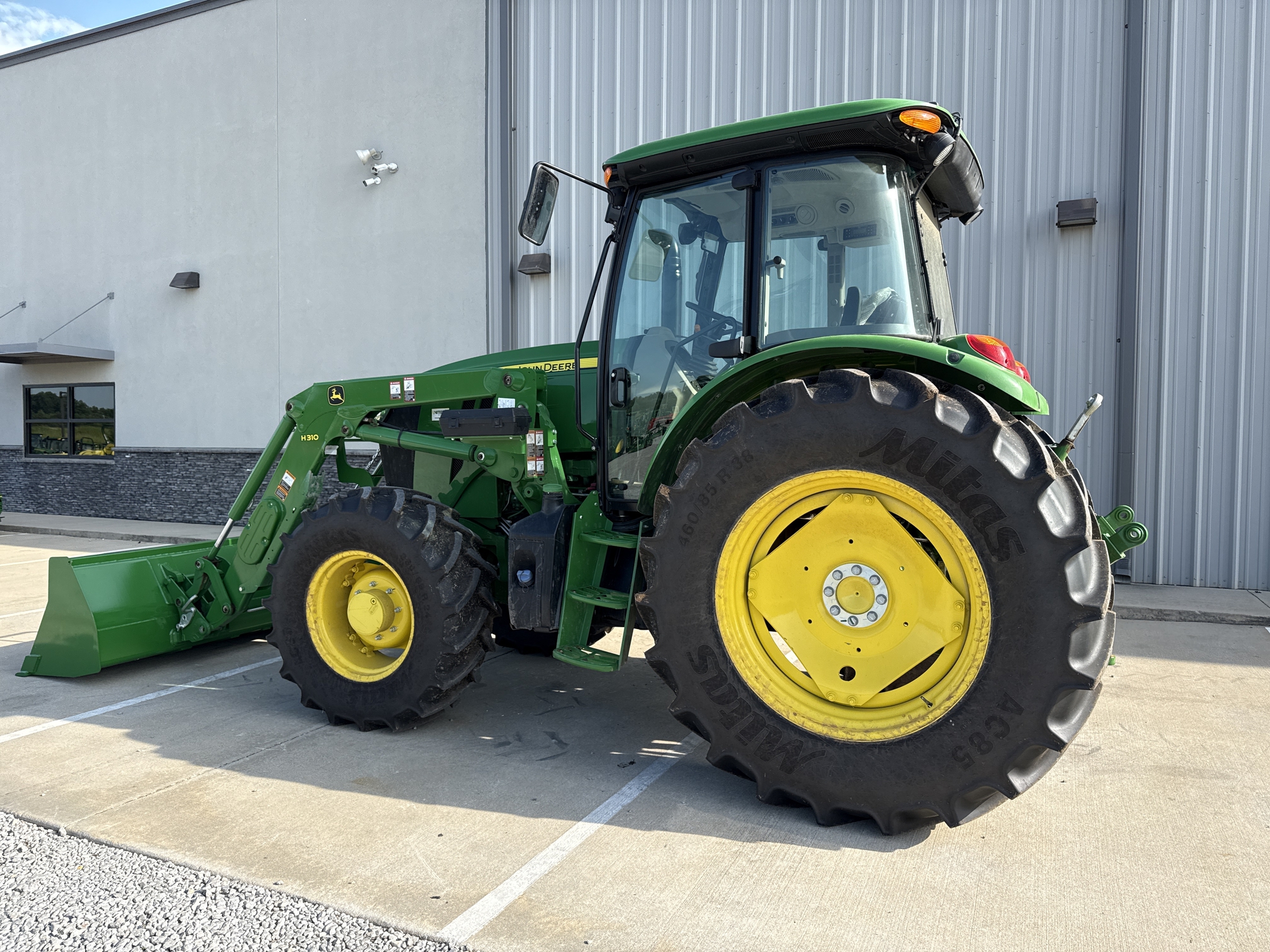 2024 John Deere 6120E Cab Image 20