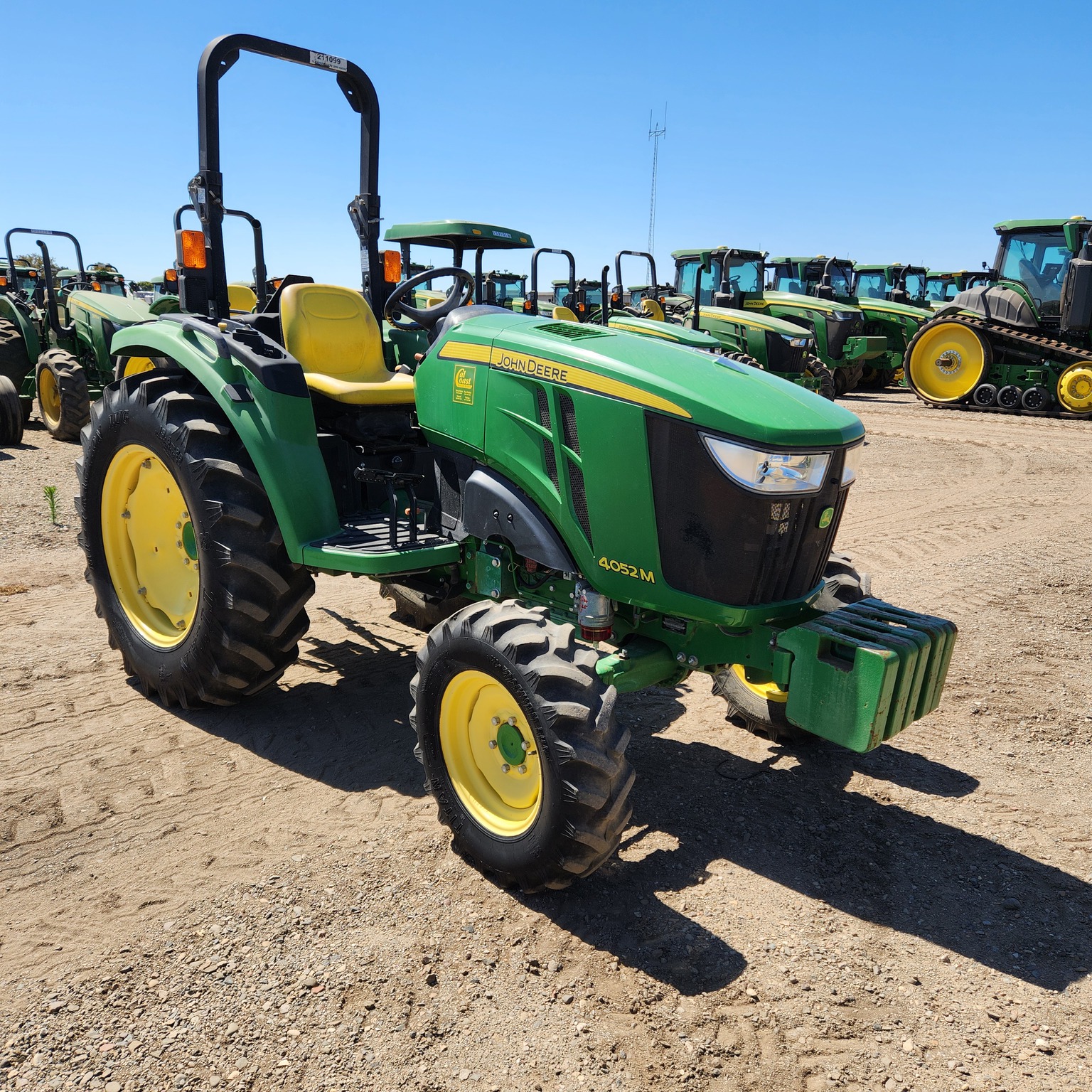 2015 John Deere 4052M Image 1