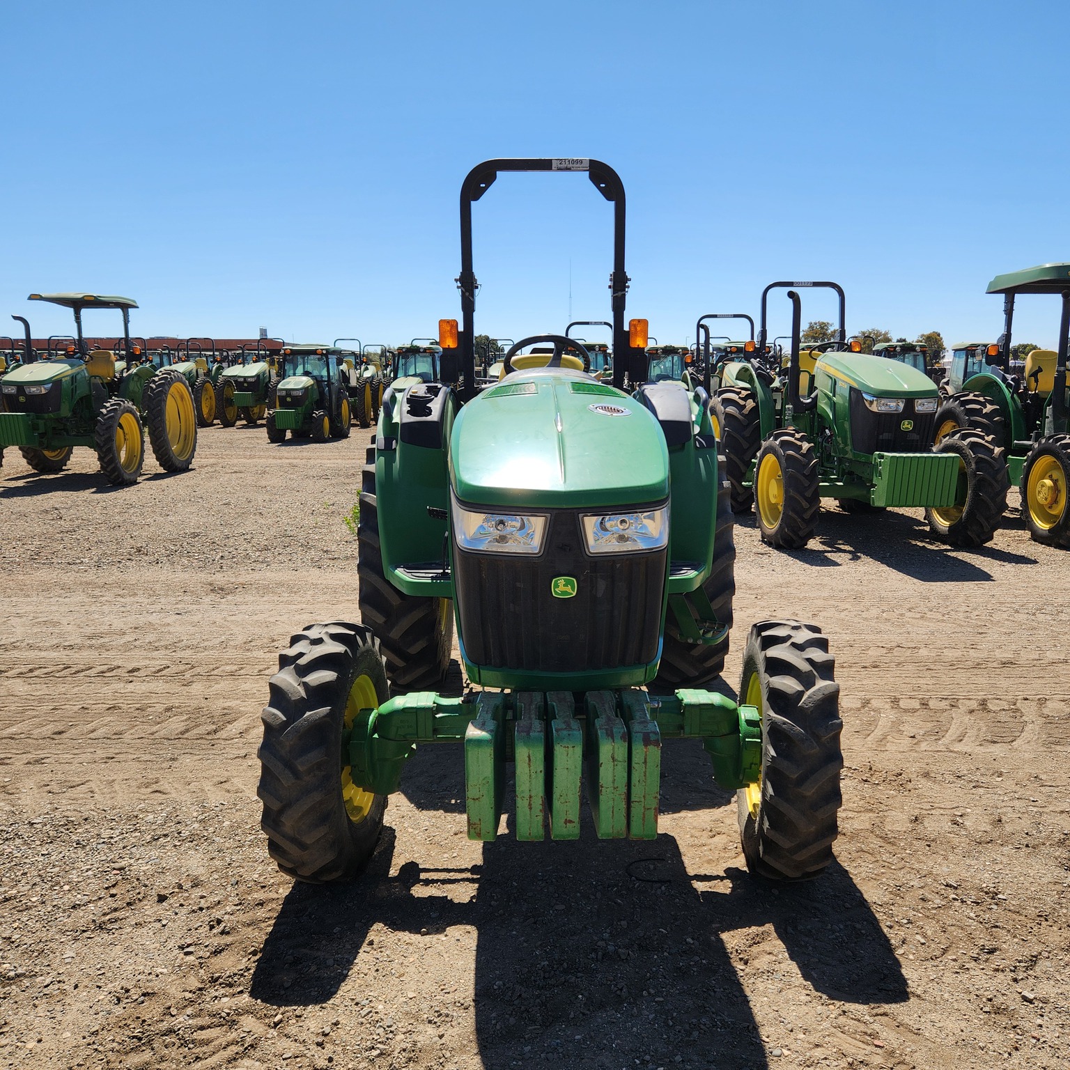 2015 John Deere 4052M Image 2
