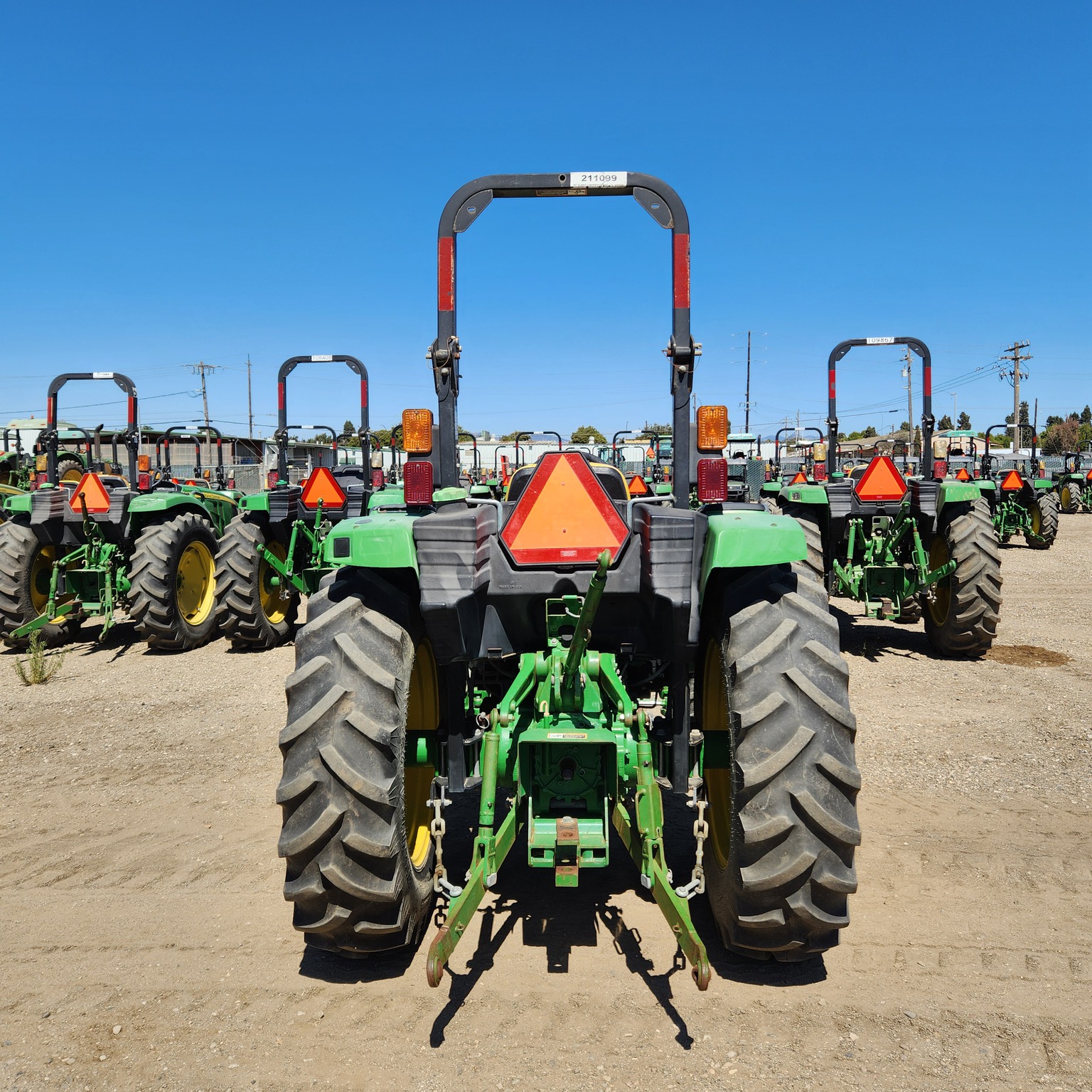 2015 John Deere 4052M Image 6