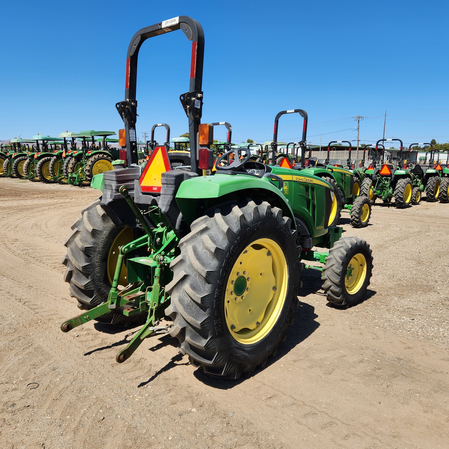 2015 John Deere 4052M Image 7